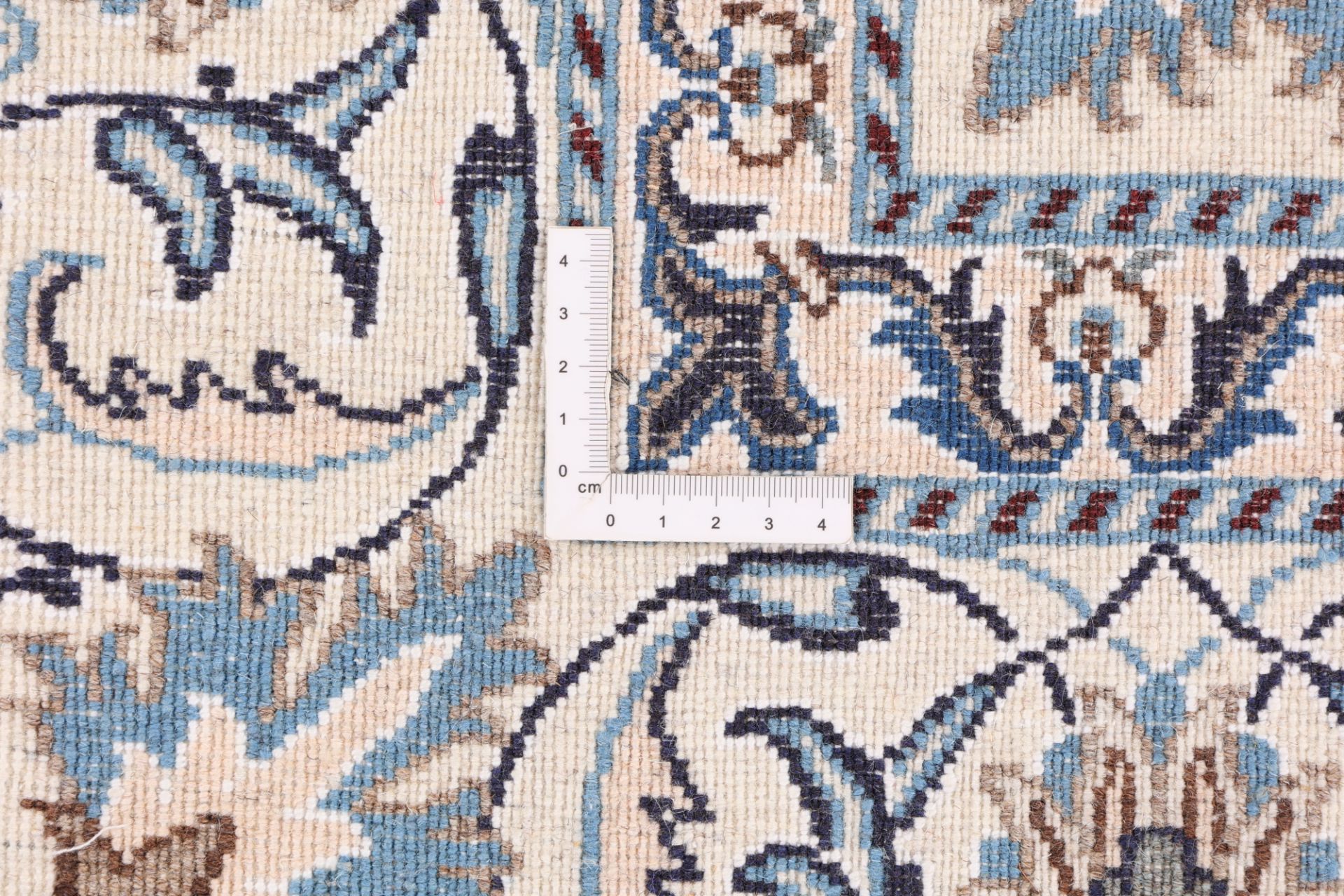 Wool & Silk Nain Persian Rug 167 × 243 cm, hand-knotted - Image 9