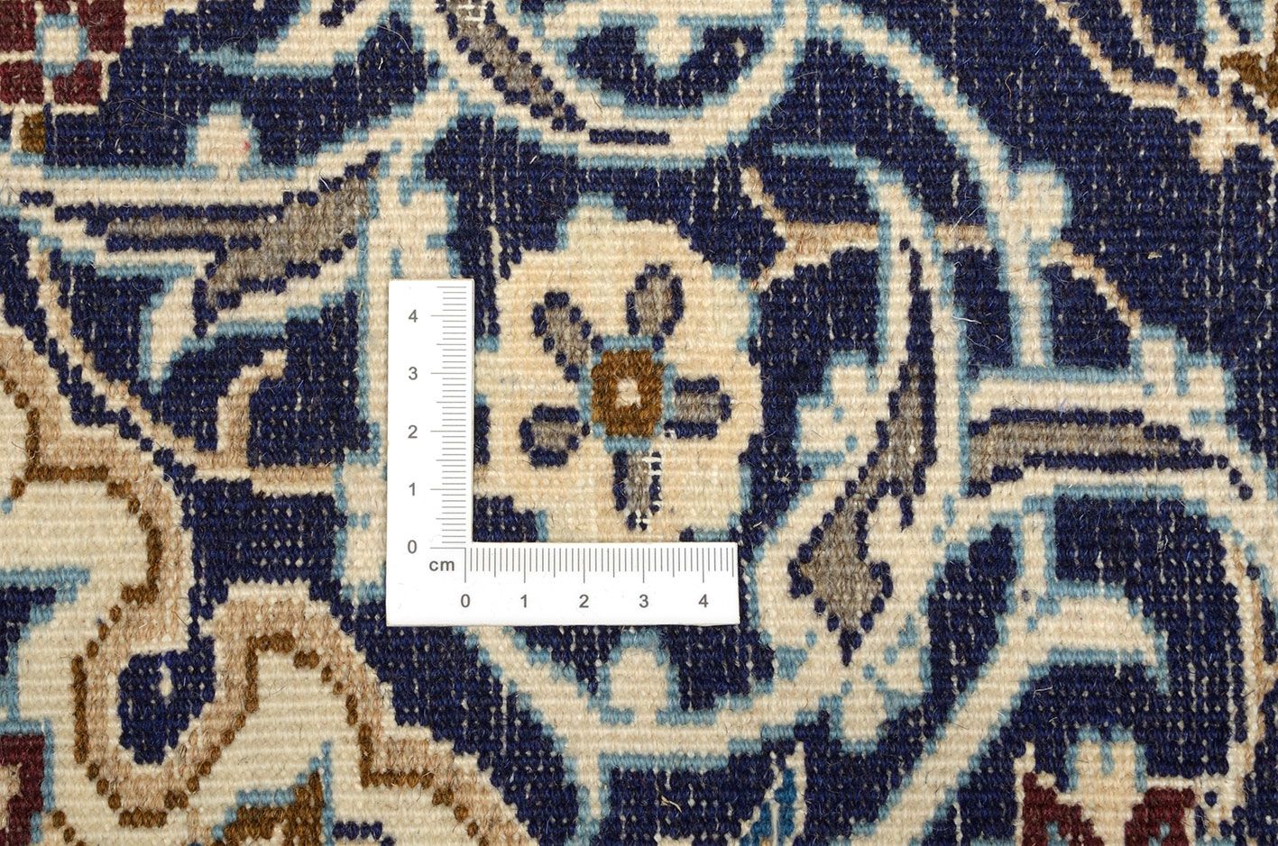 Hand-Knotted Nain Persian Rug, 96 × 390 cm, Wool & Silk - Image 3