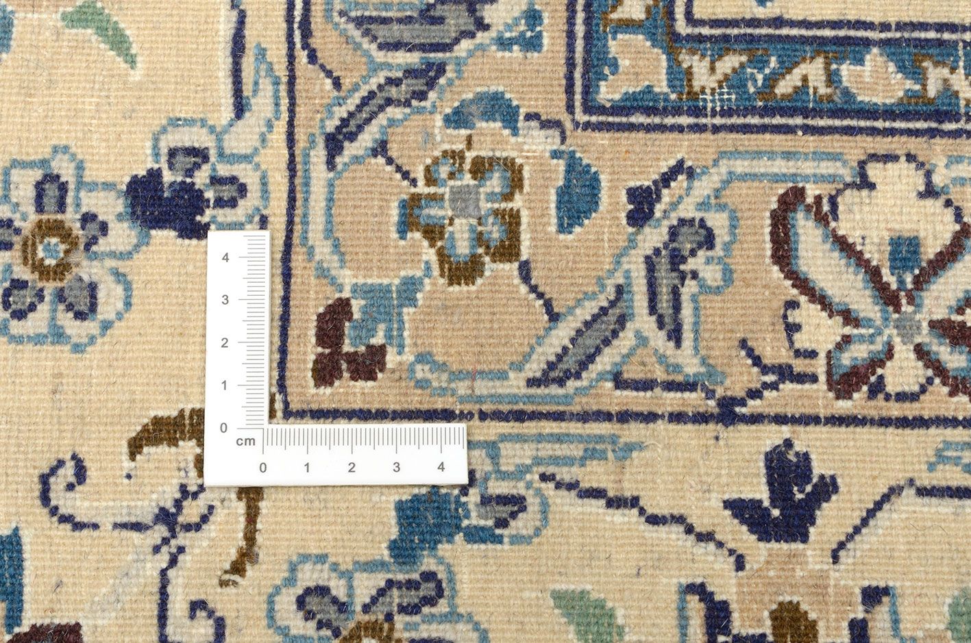 Wool & Silk Nain Persian Rug 245 × 353 cm, hand-knotted - Image 3