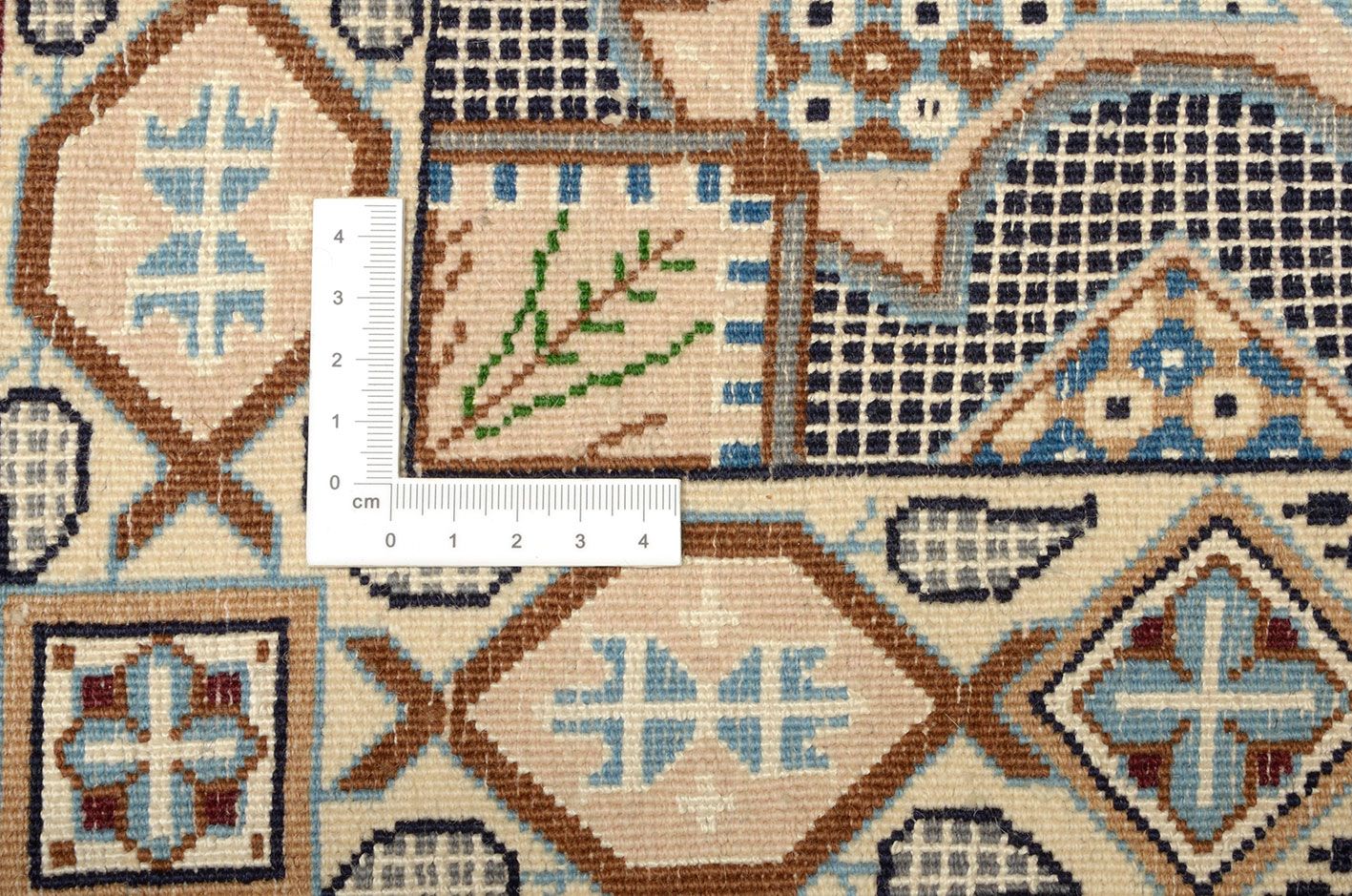 Nain Persian Rug 212 × 330 cm in Wool & Silk, hand-knotted - Image 3