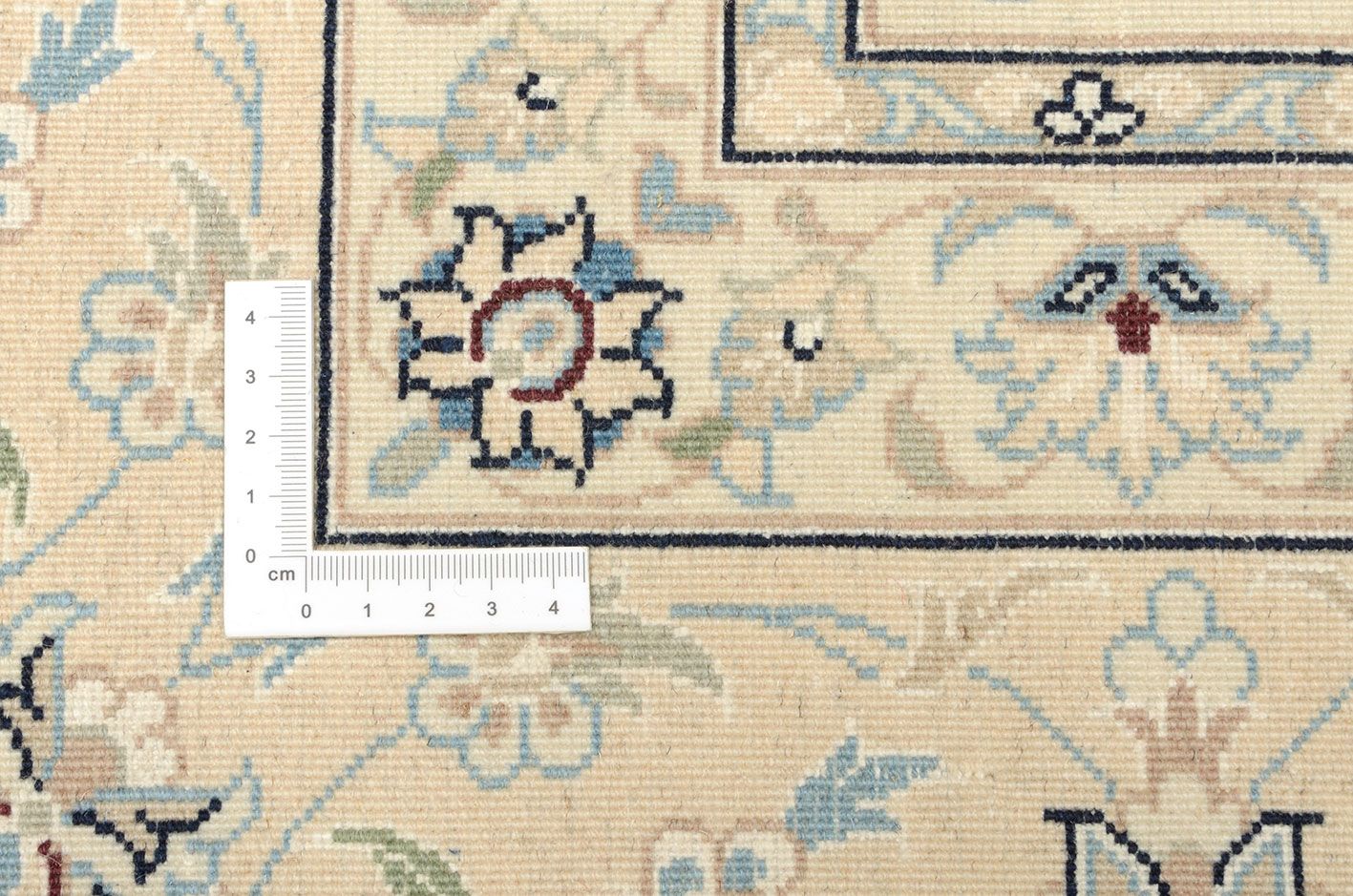 Hand-Knotted Nain Persian Rug, 253 × 367 cm, Wool & Silk - Image 3
