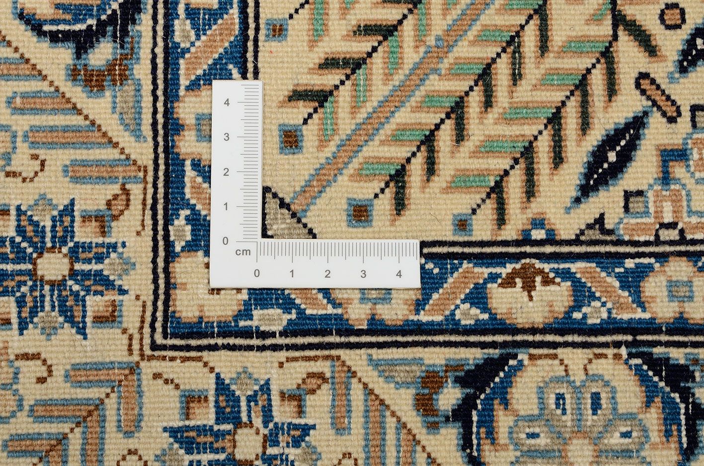 Alternative view of Nain Persian Rug 90 × 114 cm in Wool & Silk, hand-knotted