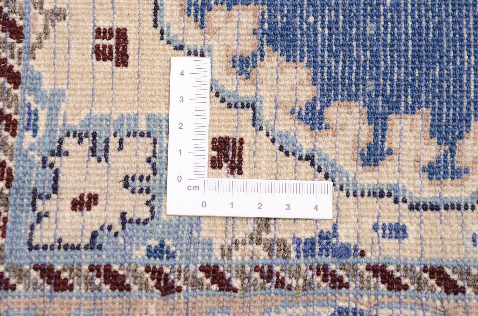 Wool & Silk Nain Persian Rug 60 × 190 cm, hand-knotted - Image 3