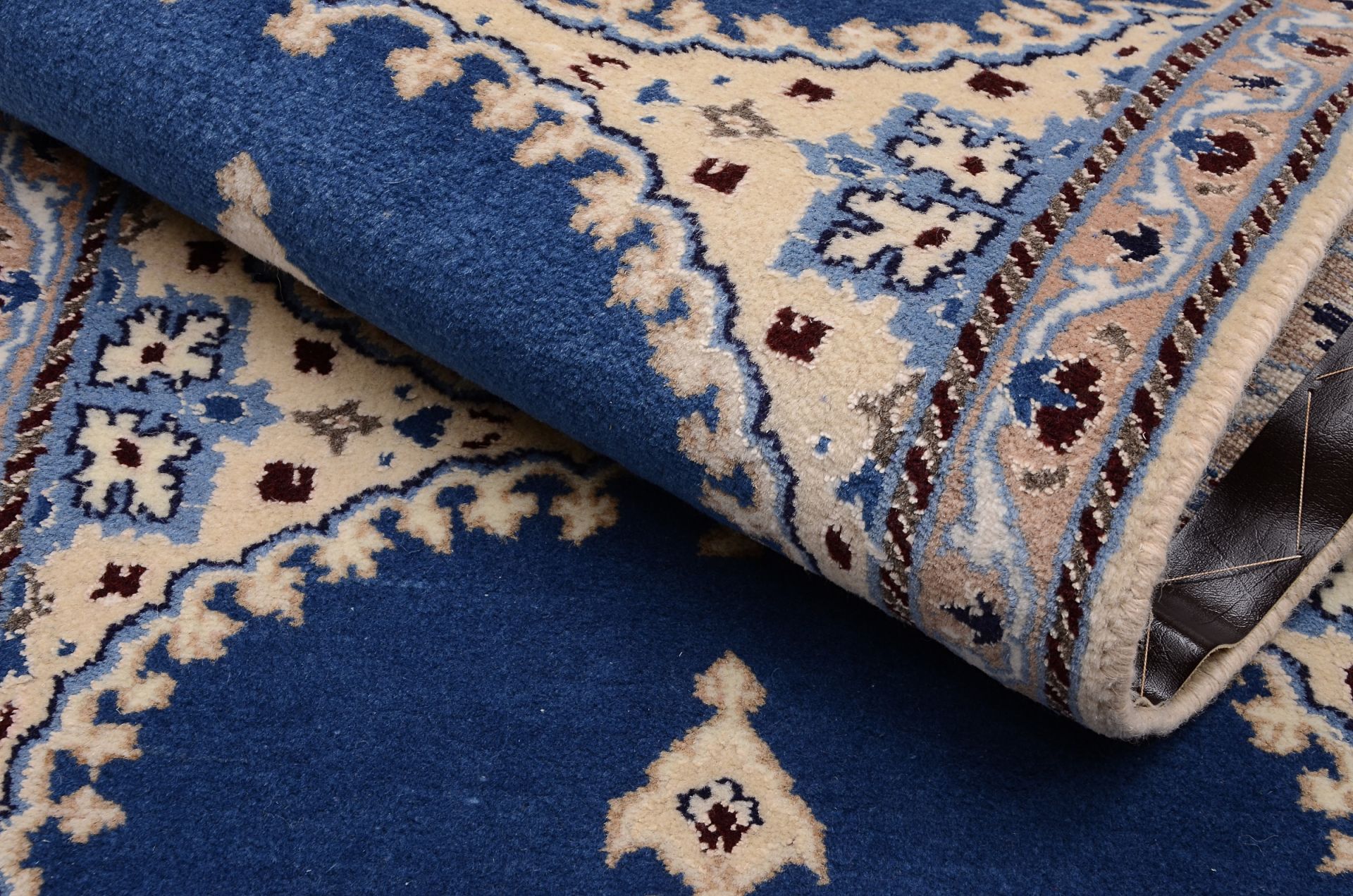 Wool & Silk Nain Persian Rug 60 × 190 cm, hand-knotted - Image 4