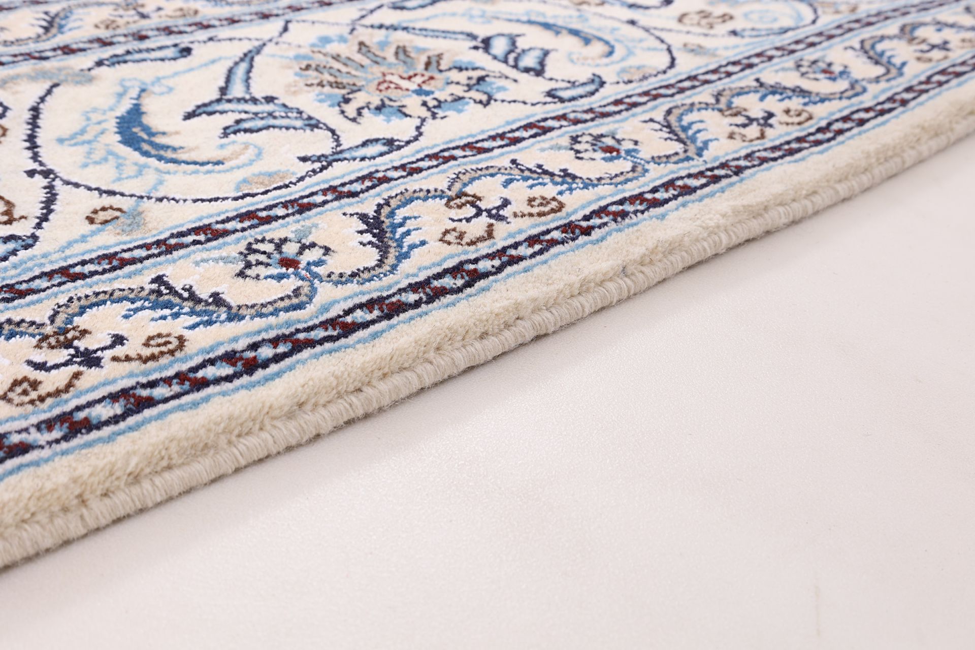 Wool & Silk Nain Persian Rug 196 × 200 cm, hand-knotted - Image 5