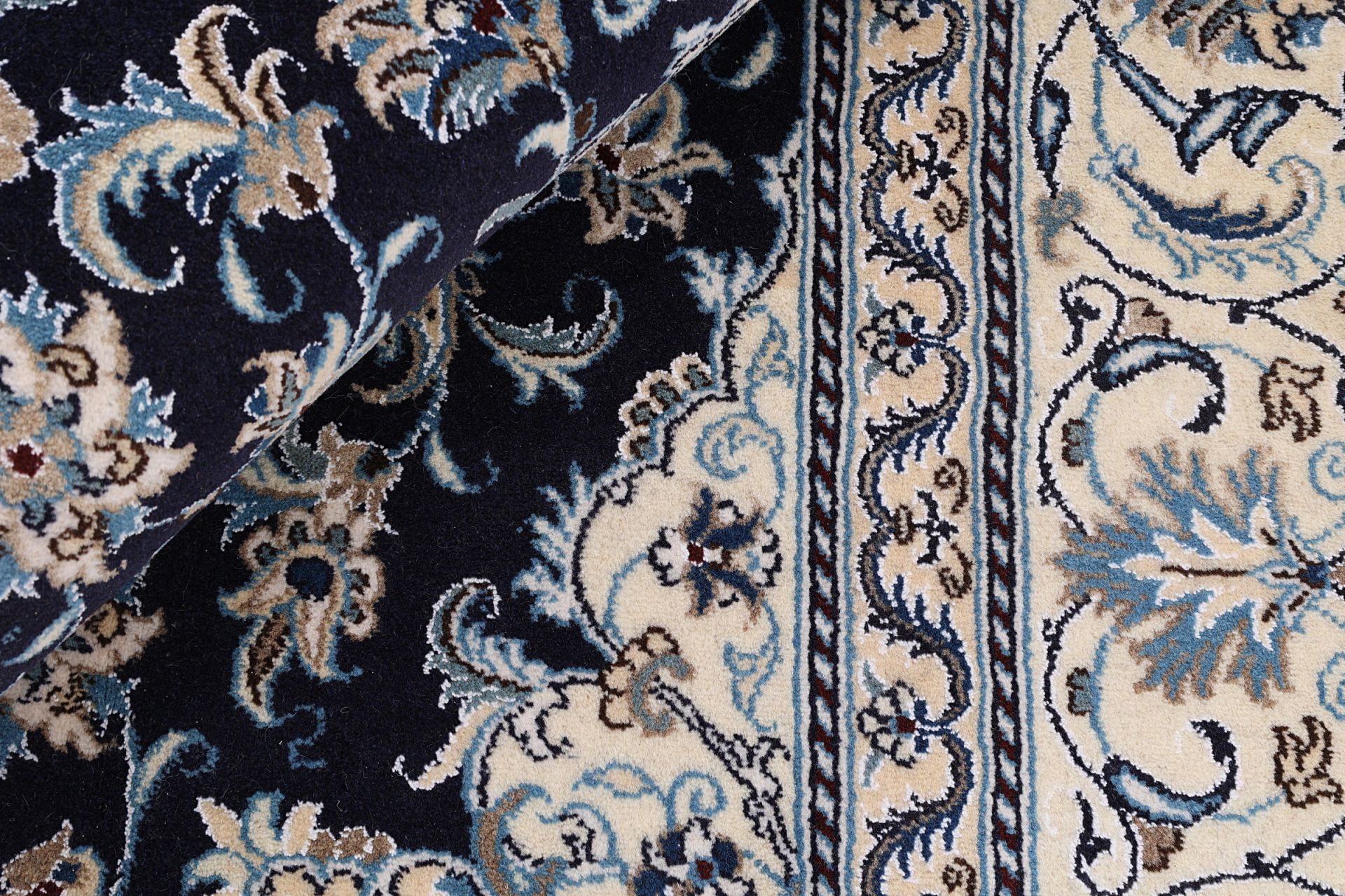 Wool & Silk Nain Persian Rug 196 × 200 cm, hand-knotted - Image 7