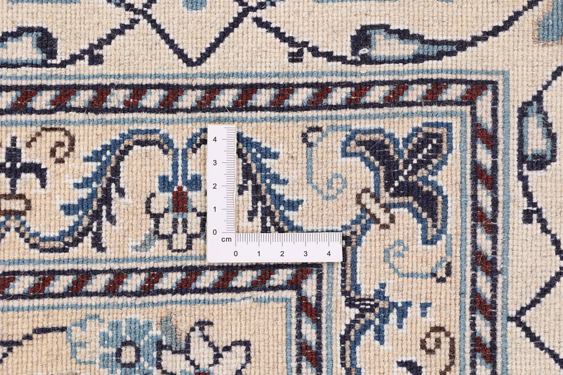 Wool & Silk Nain Persian Rug 196 × 200 cm, hand-knotted - Image 8