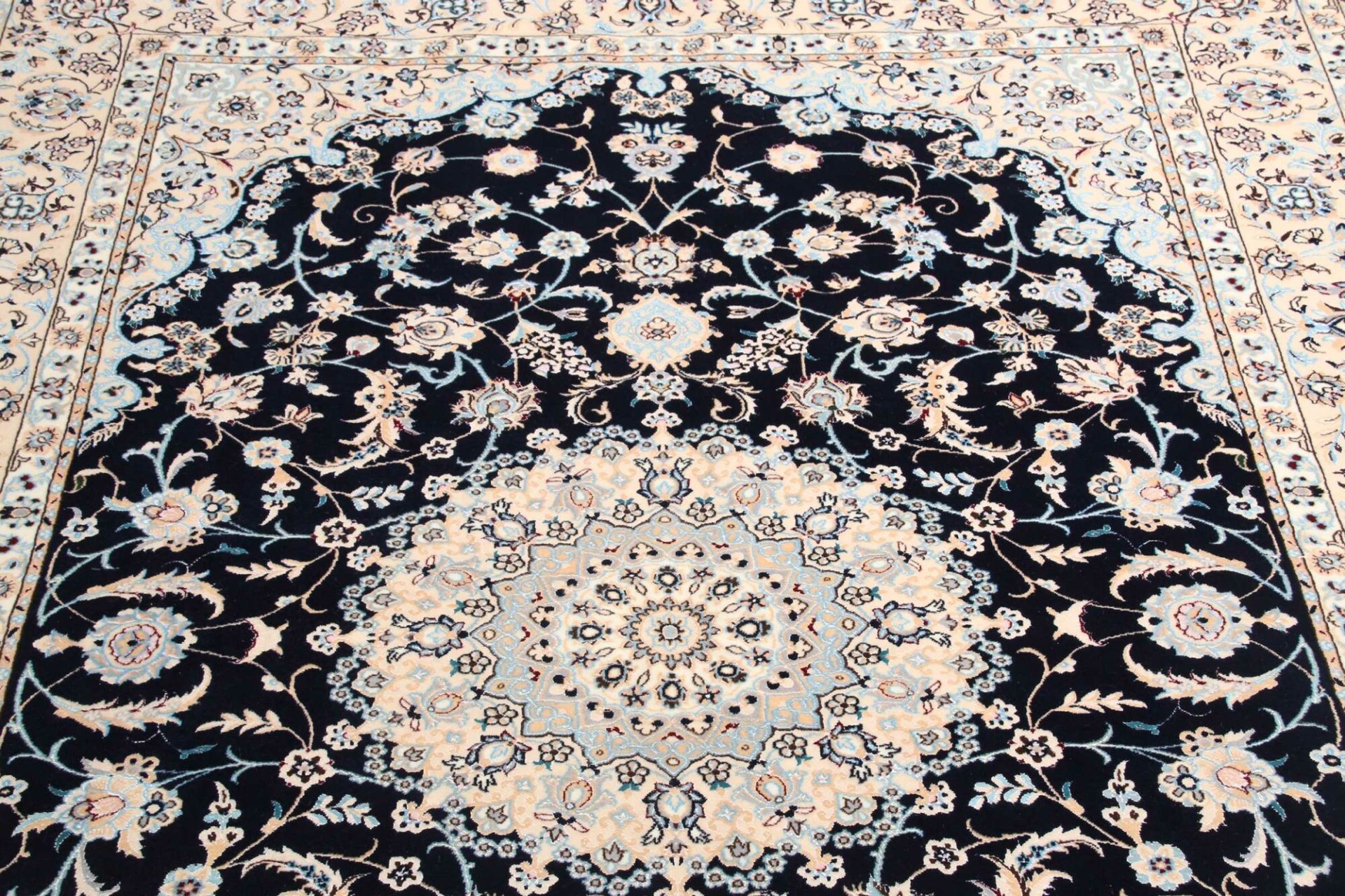 Hand-Knotted Nain Persian Rug, 156 × 231 cm, Wool - Image 9