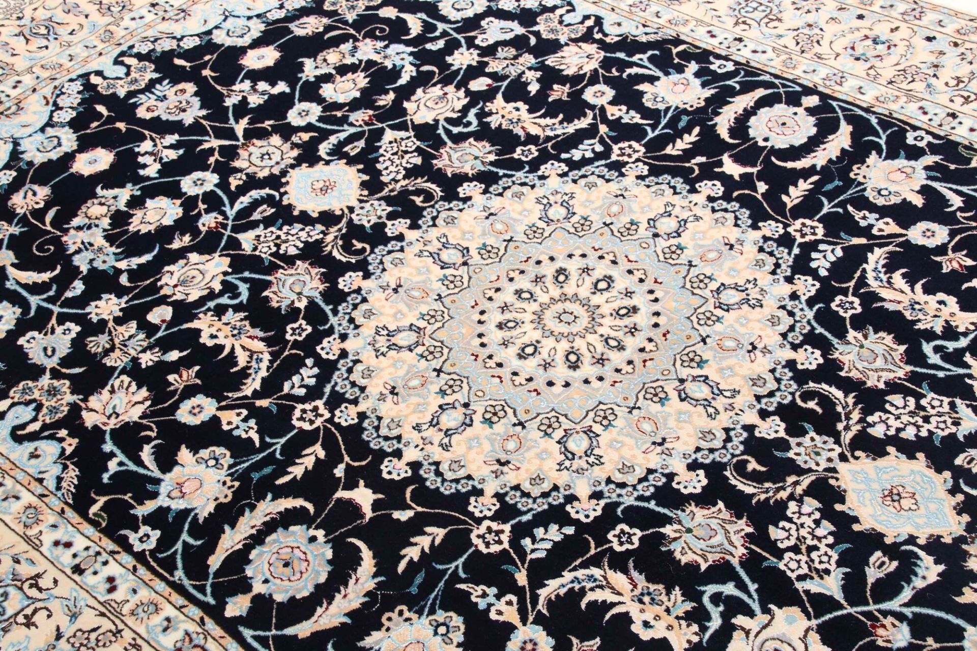 Hand-Knotted Nain Persian Rug, 156 × 231 cm, Wool - Image 10