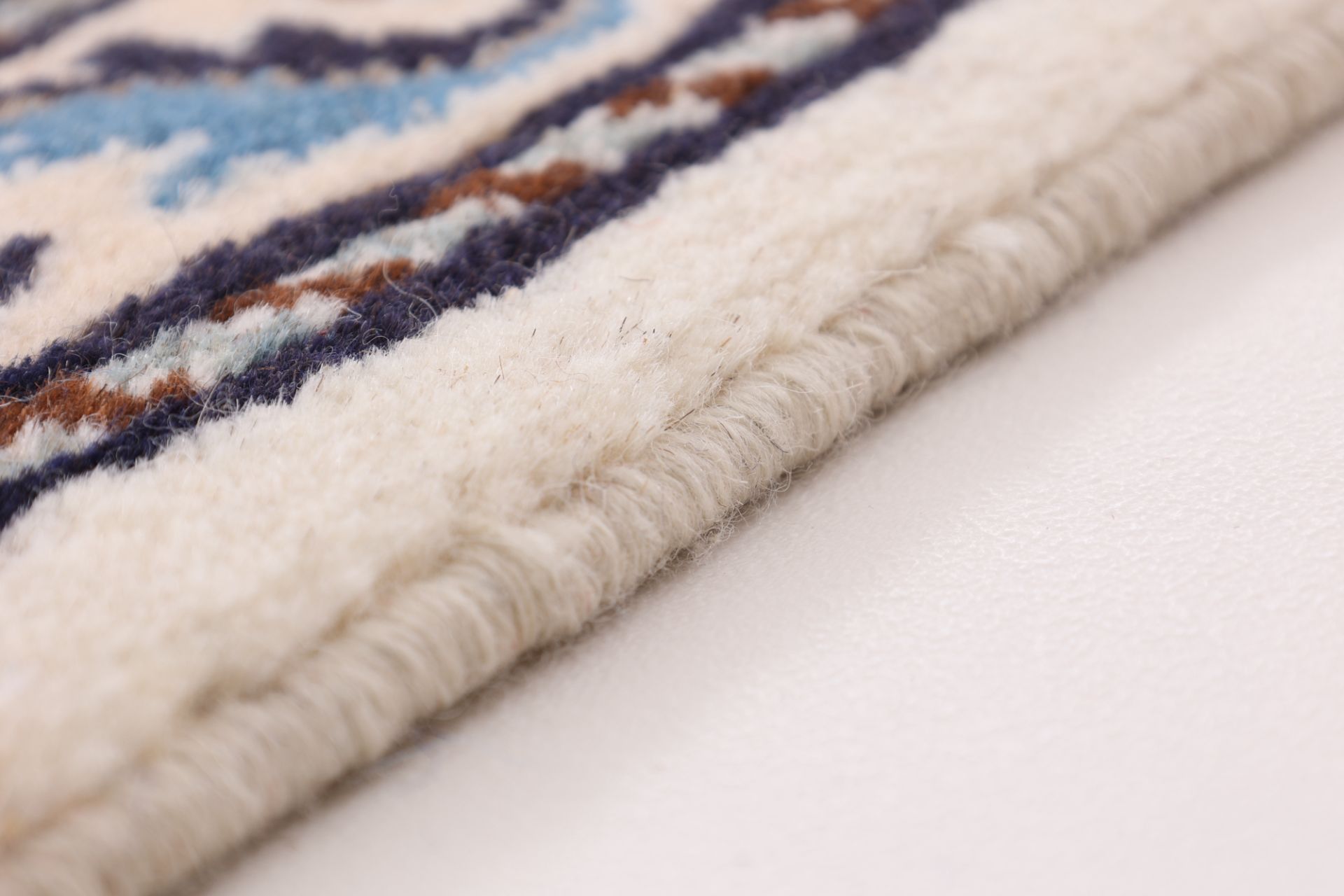 Hand-Knotted Nain Persian Rug, 200 × 293 cm, Wool & Silk - Image 6
