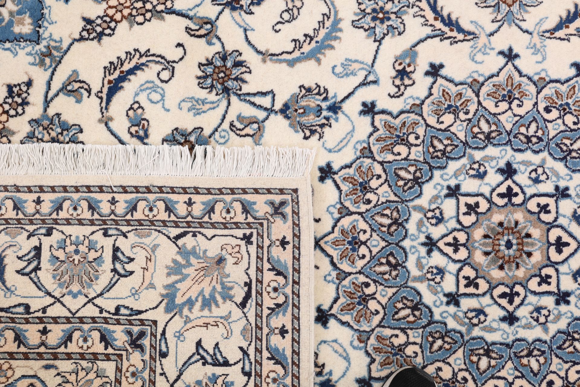 Hand-Knotted Nain Persian Rug, 200 × 293 cm, Wool & Silk - Image 7