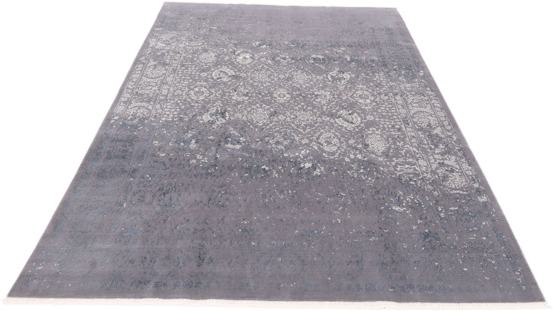 Alternative view of Persian Rug 206 × 300 cm in Wool & Silk, hand-knotted