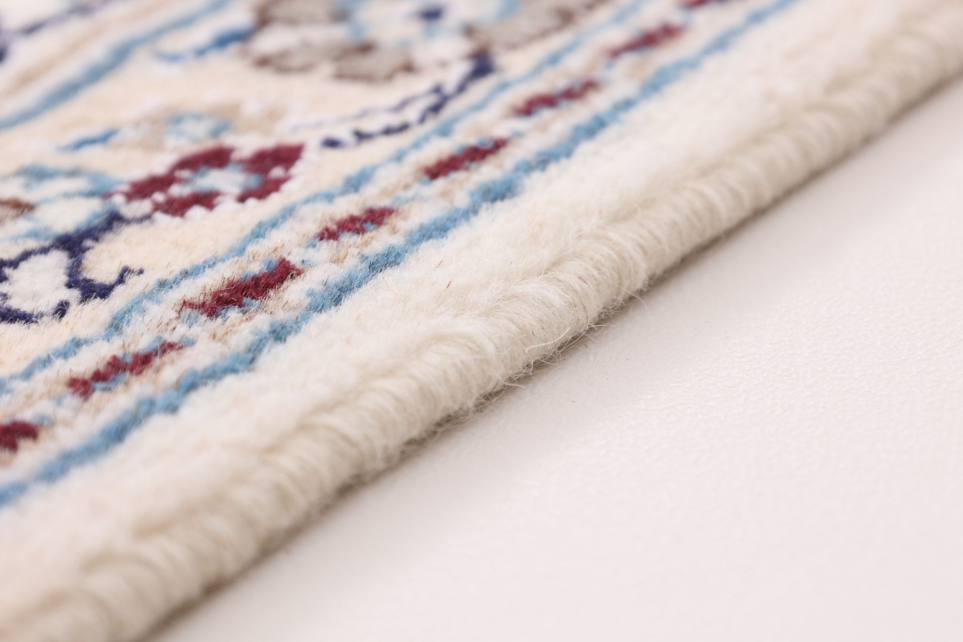 Wool & Silk Nain Persian Rug 200 × 298 cm, hand-knotted - Image 6