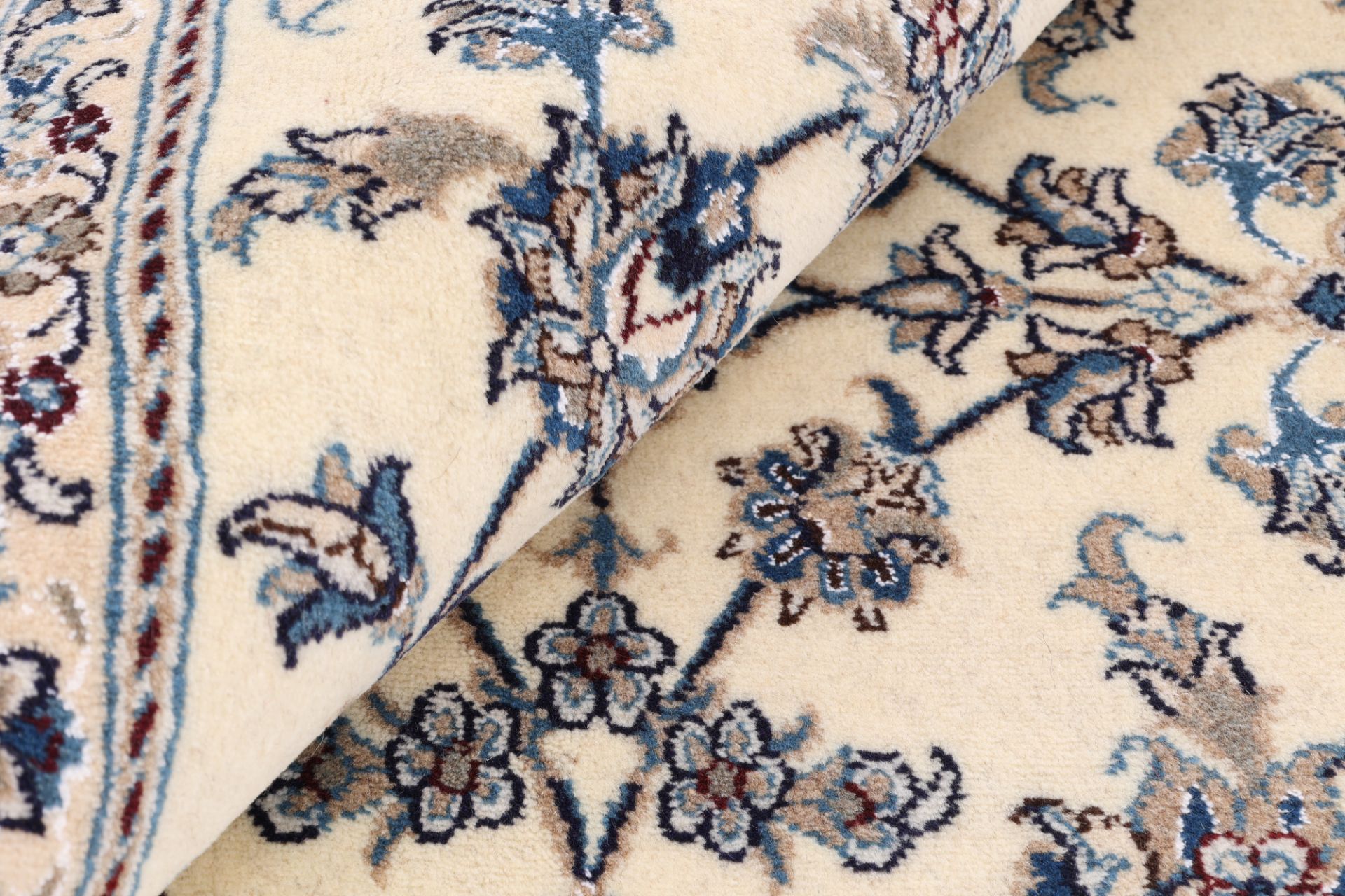 Wool & Silk Nain Persian Rug 200 × 298 cm, hand-knotted - Image 8