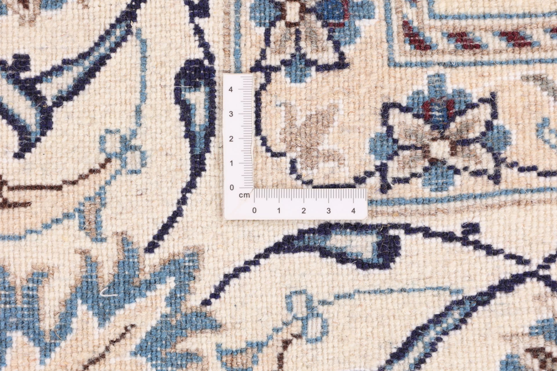 Wool & Silk Nain Persian Rug 200 × 298 cm, hand-knotted - Image 9
