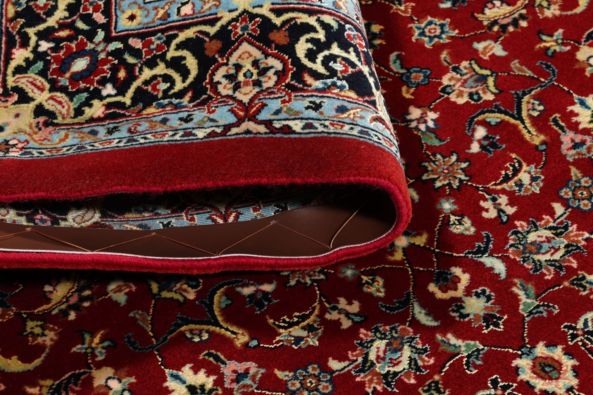 Isfahan Persian Rug 82 × 128 cm in Wool & Silk, hand-knotted - Image 9