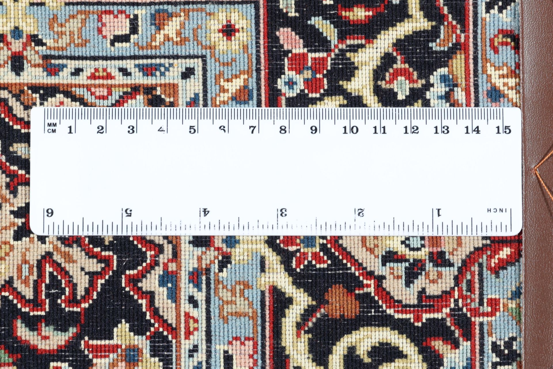 Isfahan Persian Rug 82 × 128 cm in Wool & Silk, hand-knotted - Image 10