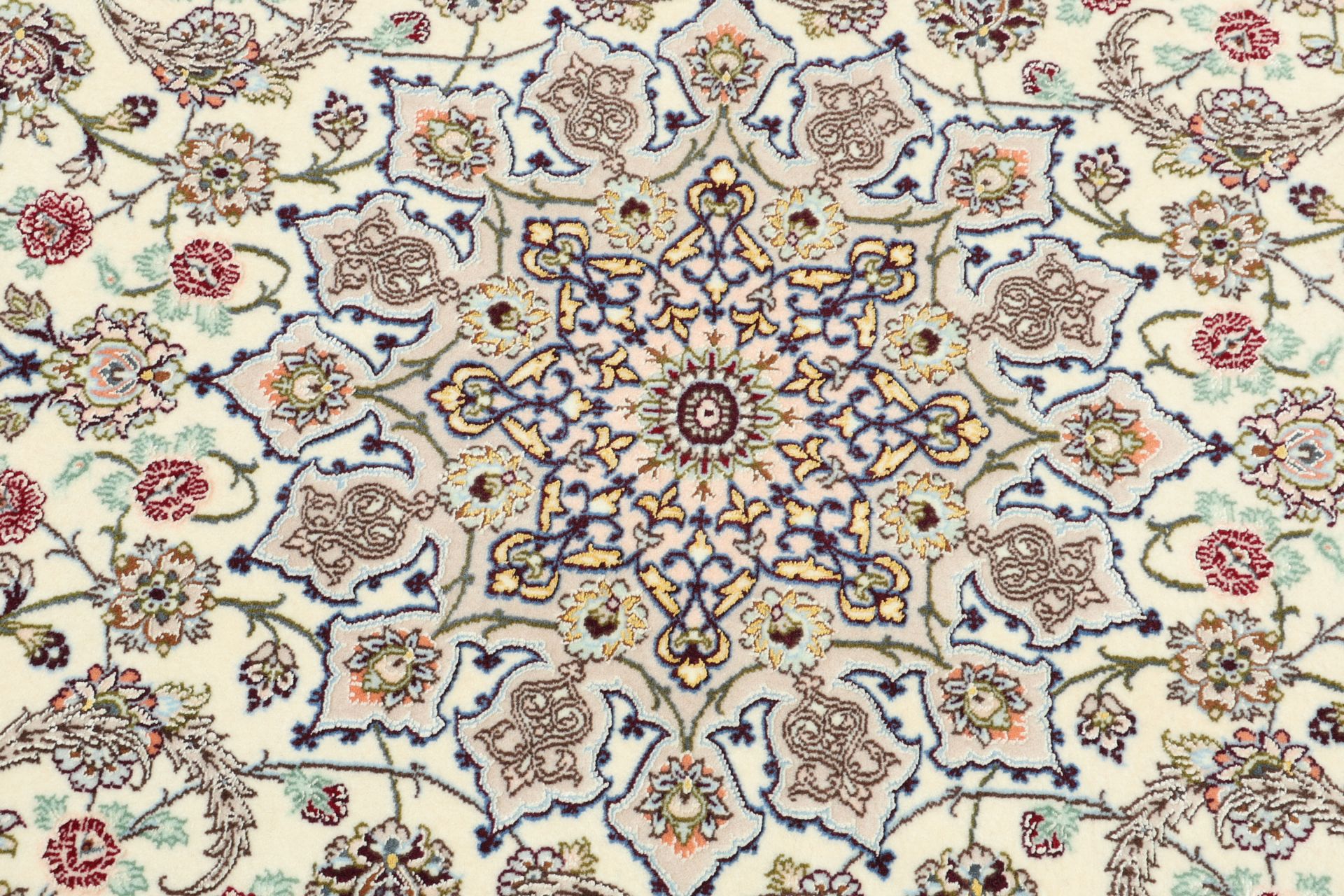 Isfahan Persian Rug 113 × 173 cm in Wool & Silk, hand-knotted - Image 8