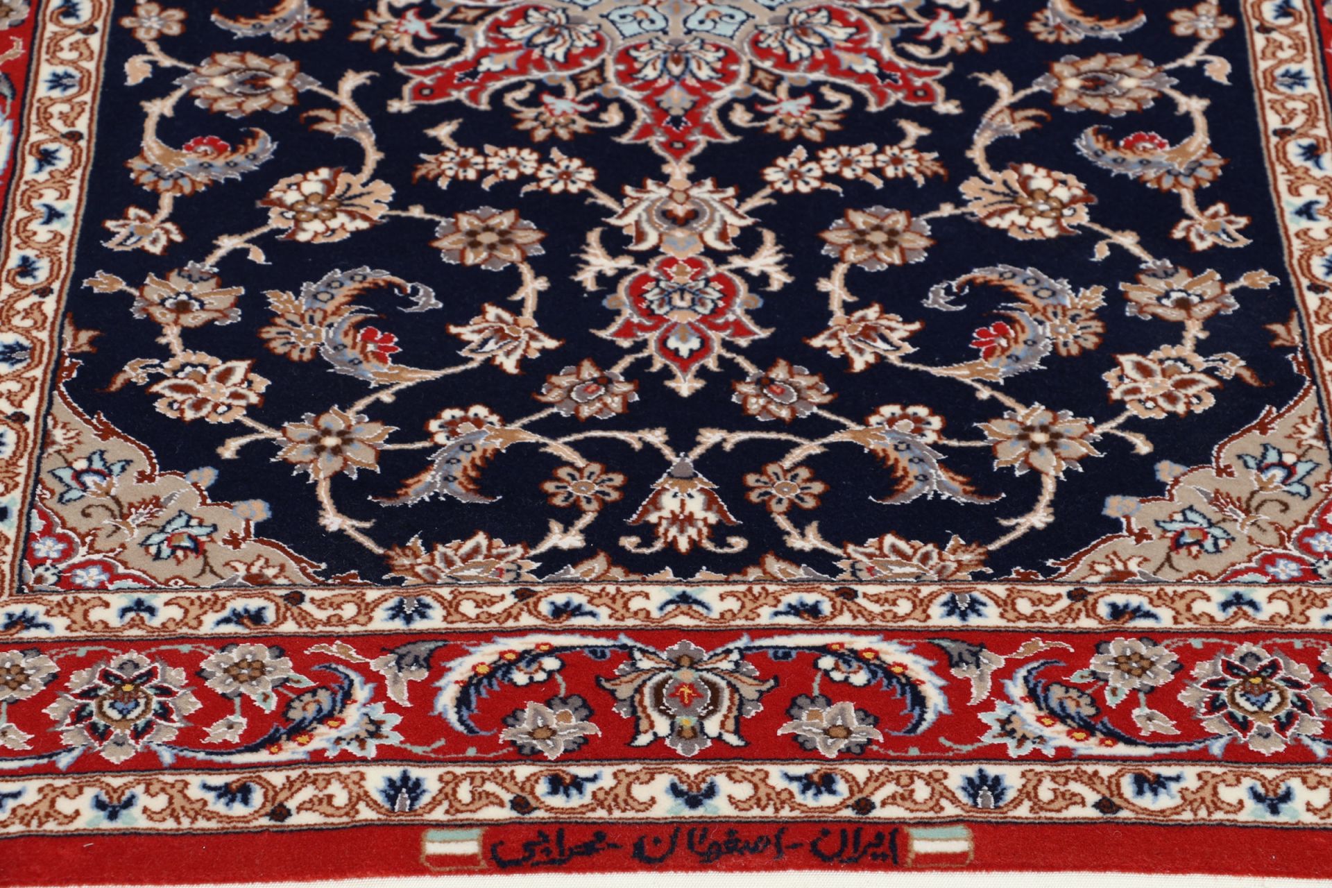 Isfahan Persian Rug 85 × 217 cm in Wool & Silk, hand-knotted - Image 8