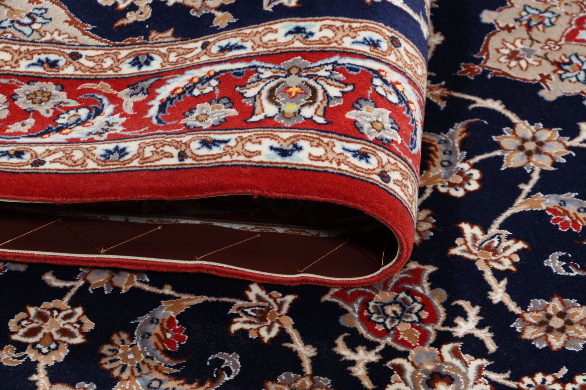 Isfahan Persian Rug 85 × 217 cm in Wool & Silk, hand-knotted - Image 10