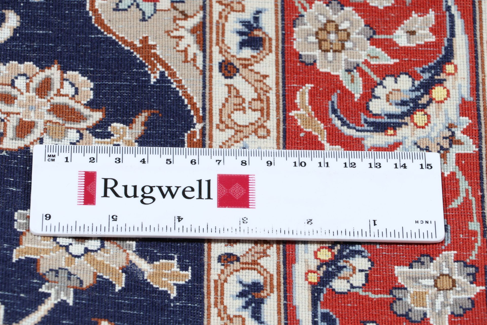 Isfahan Persian Rug 85 × 217 cm in Wool & Silk, hand-knotted - Image 11