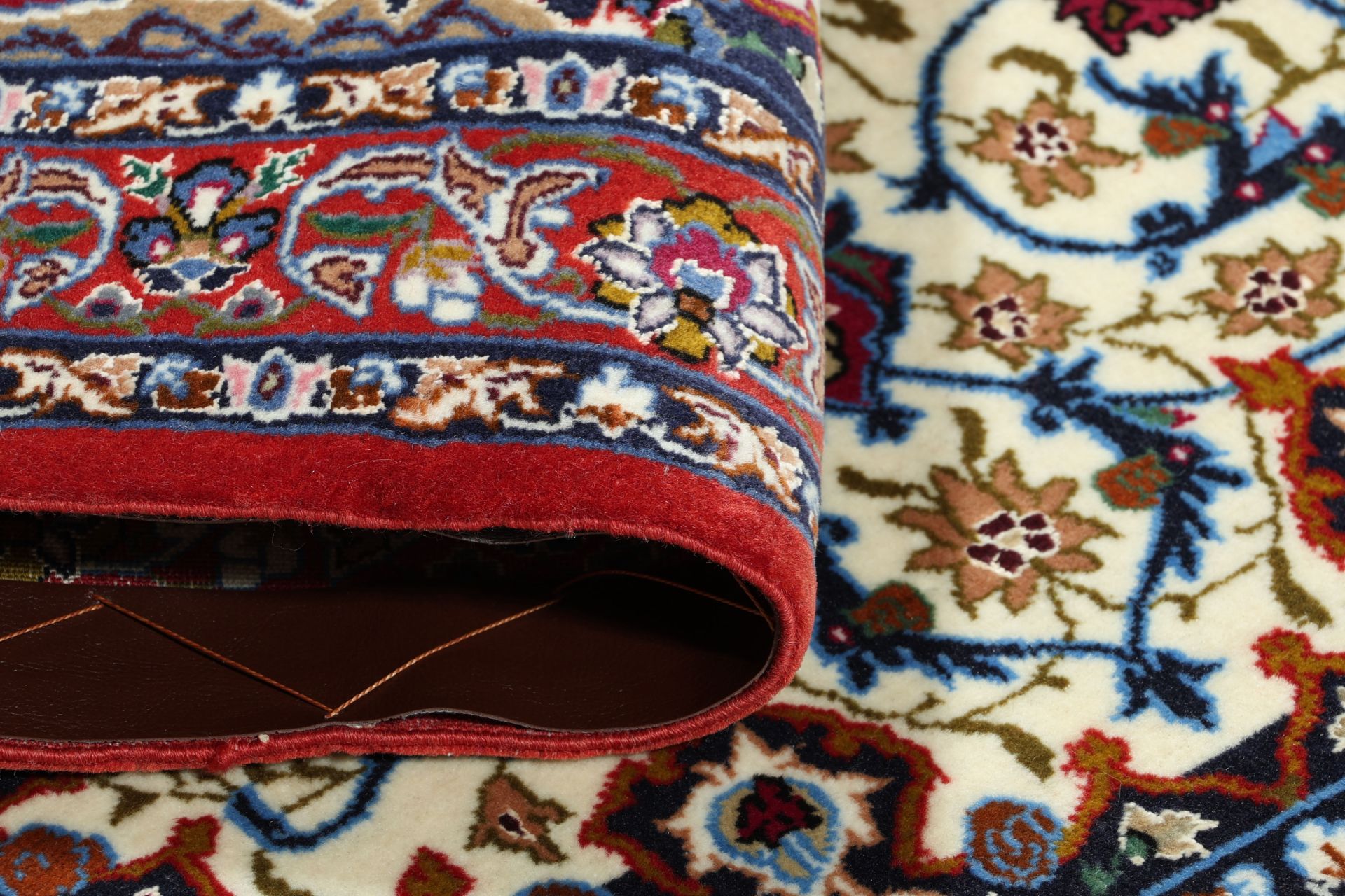 Isfahan Persian Rug 70 × 98 cm in Wool & Silk, hand-knotted - Image 9