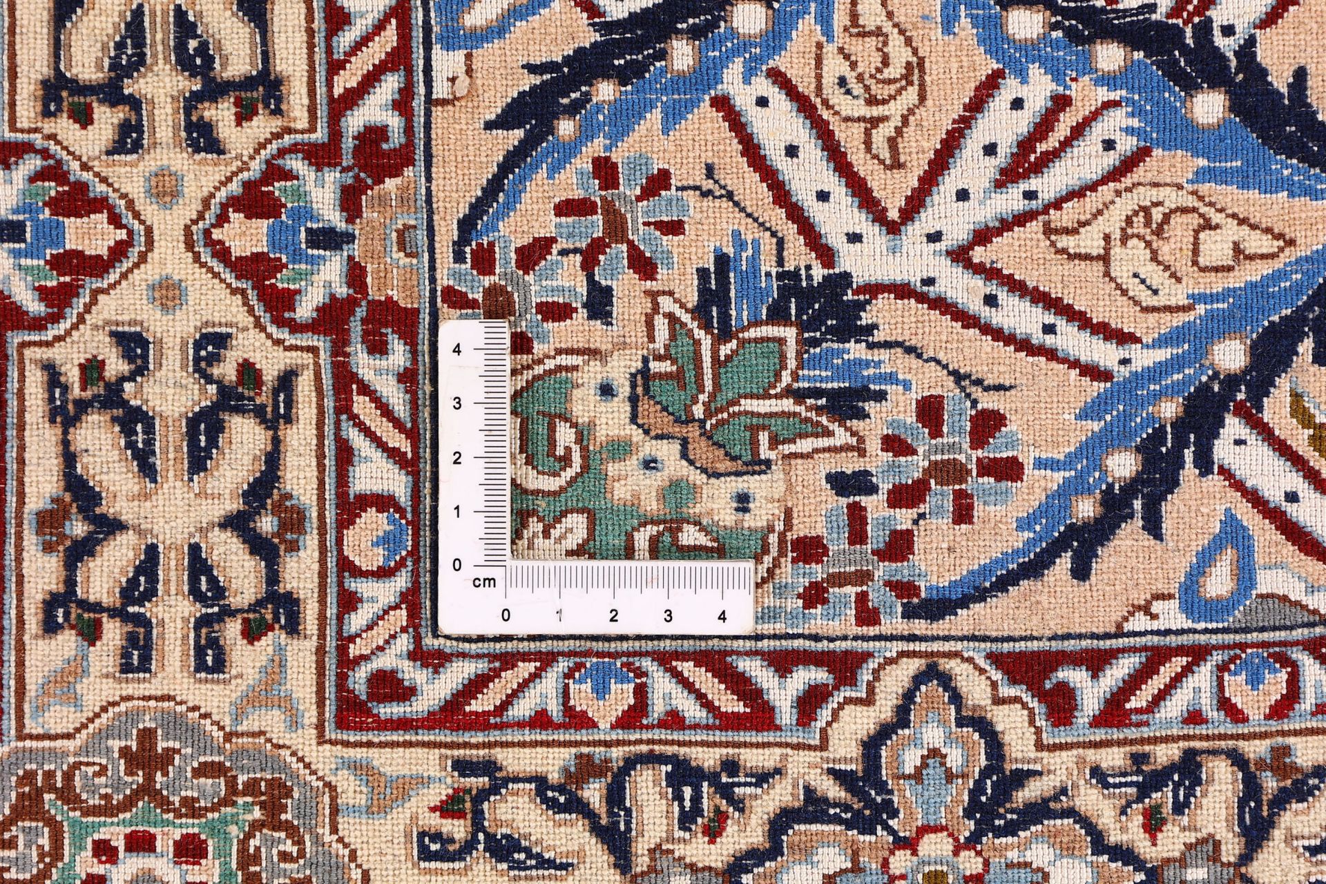 Wool & Silk Nain Persian Rug 200 × 303 cm, hand-knotted - Image 9