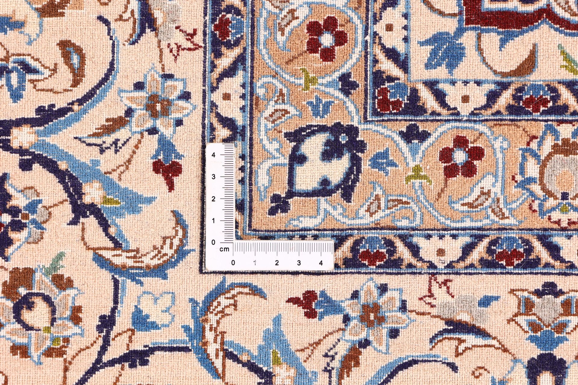 Nain Persian Rug 224 × 317 cm in Wool & Silk, hand-knotted - Image 10
