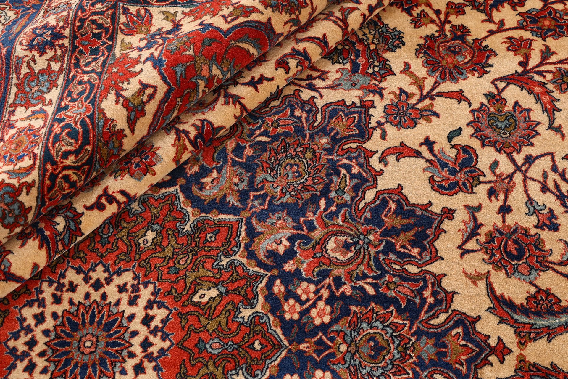 Isfahan Persian Rug 309 × 405 cm in Wool, hand-knotted - Image 8