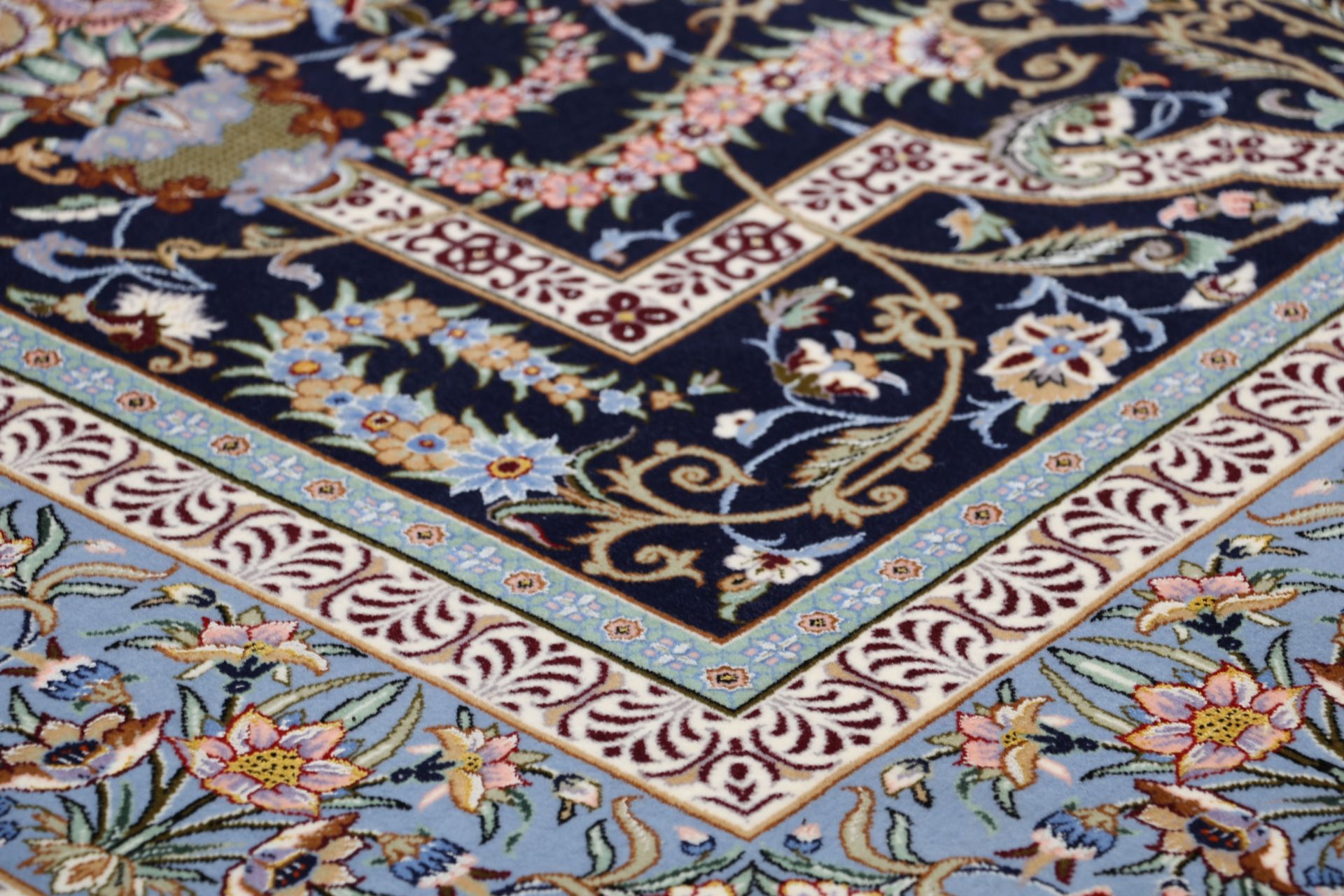 Hand-Knotted Isfahan Persian Rug, 147 × 230 cm, Wool & Silk - Image 5