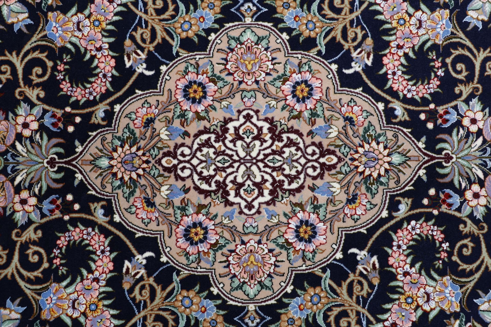 Hand-Knotted Isfahan Persian Rug, 147 × 230 cm, Wool & Silk - Image 9