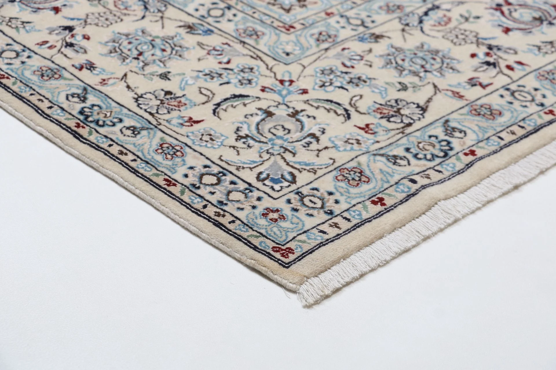 Nain Persian Rug 240 × 350 cm in Wool & Silk, hand-knotted - Image 6