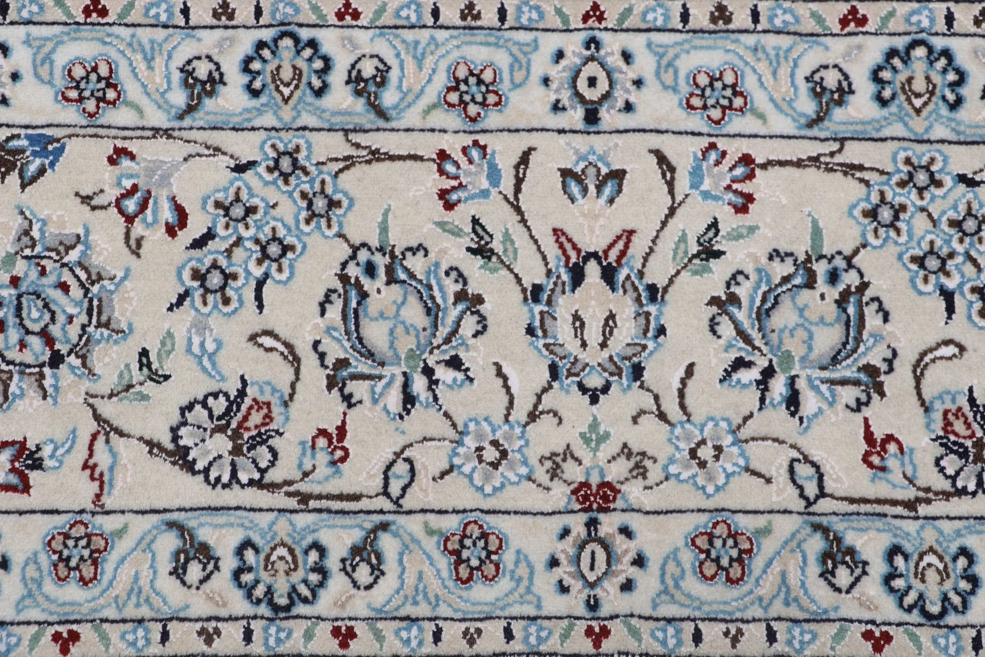 Nain Persian Rug 240 × 350 cm in Wool & Silk, hand-knotted - Image 8
