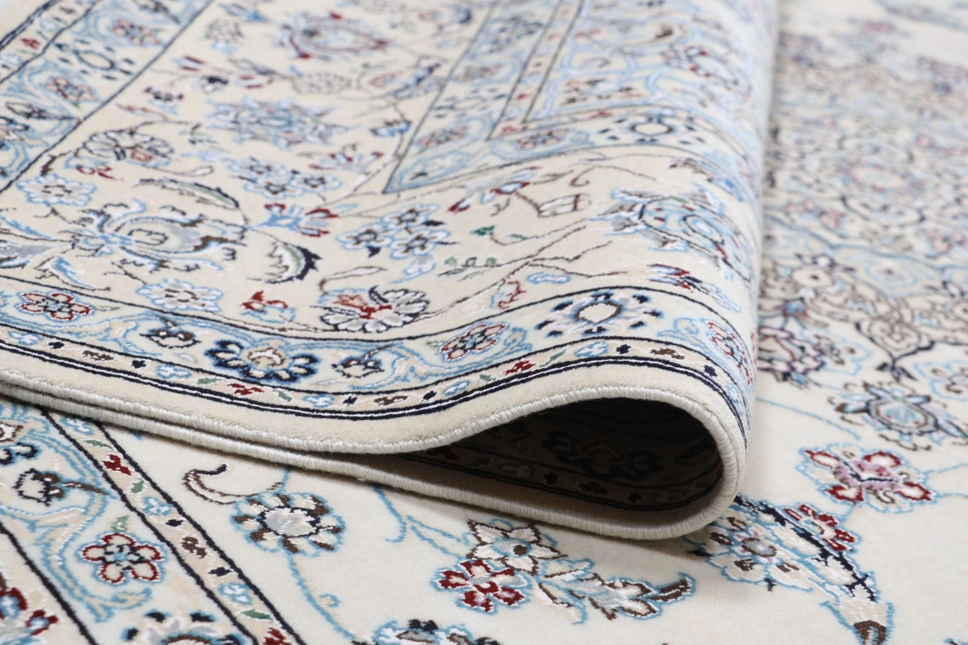 Nain Persian Rug 240 × 350 cm in Wool & Silk, hand-knotted - Image 10