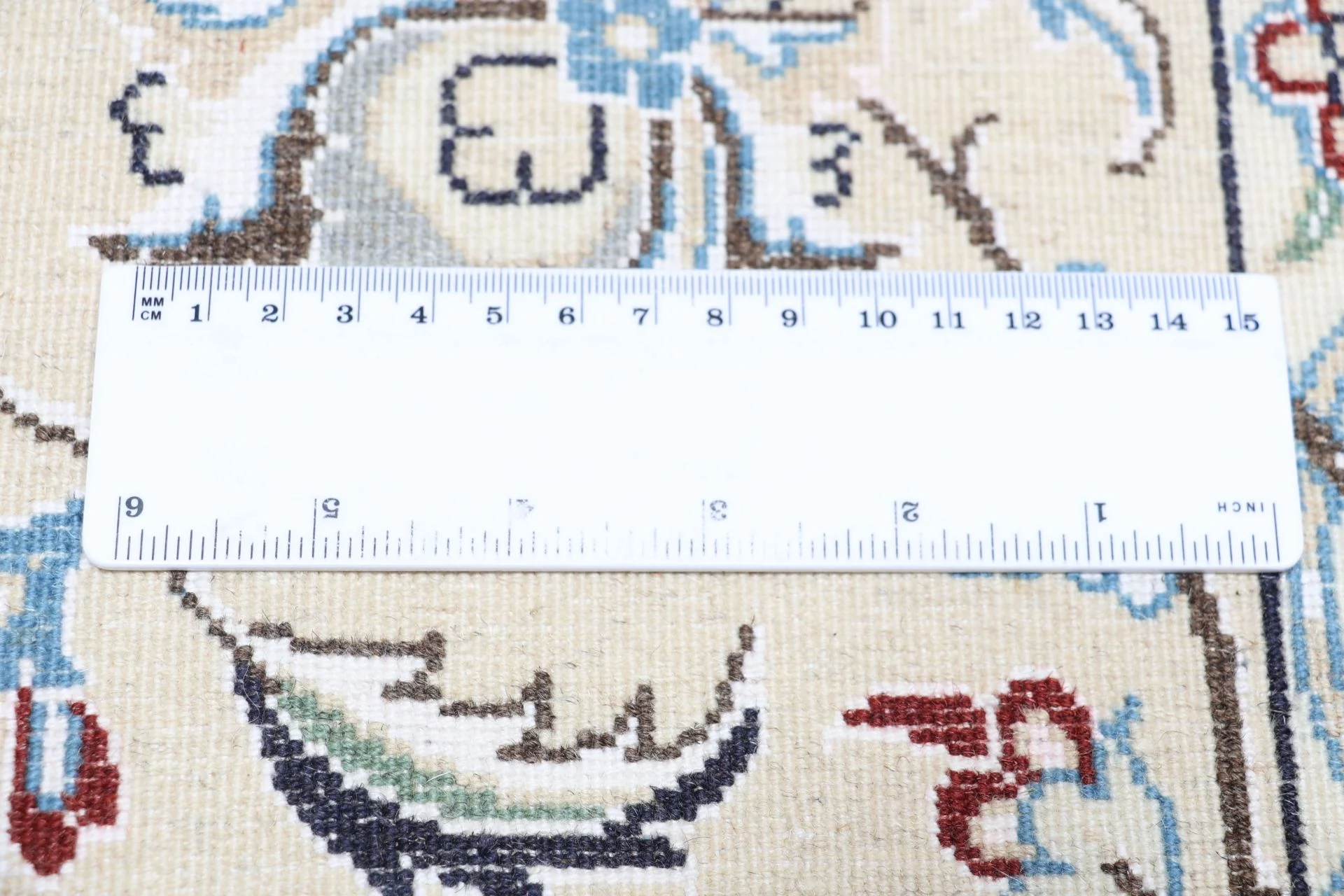 Nain Persian Rug 240 × 350 cm in Wool & Silk, hand-knotted - Image 11
