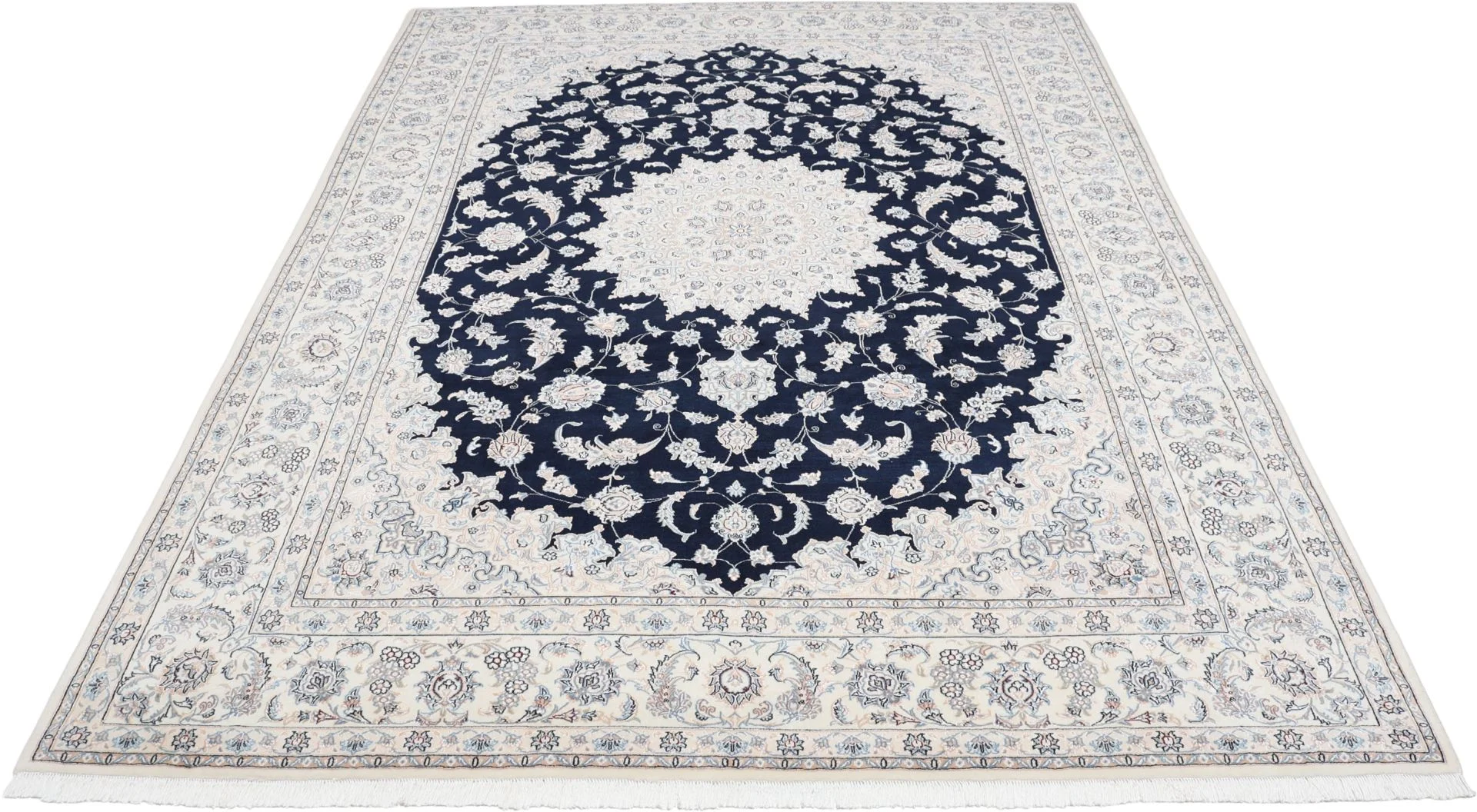 Nain Persian Rug 250 × 350 cm in Wool & Silk, hand-knotted - Image 2