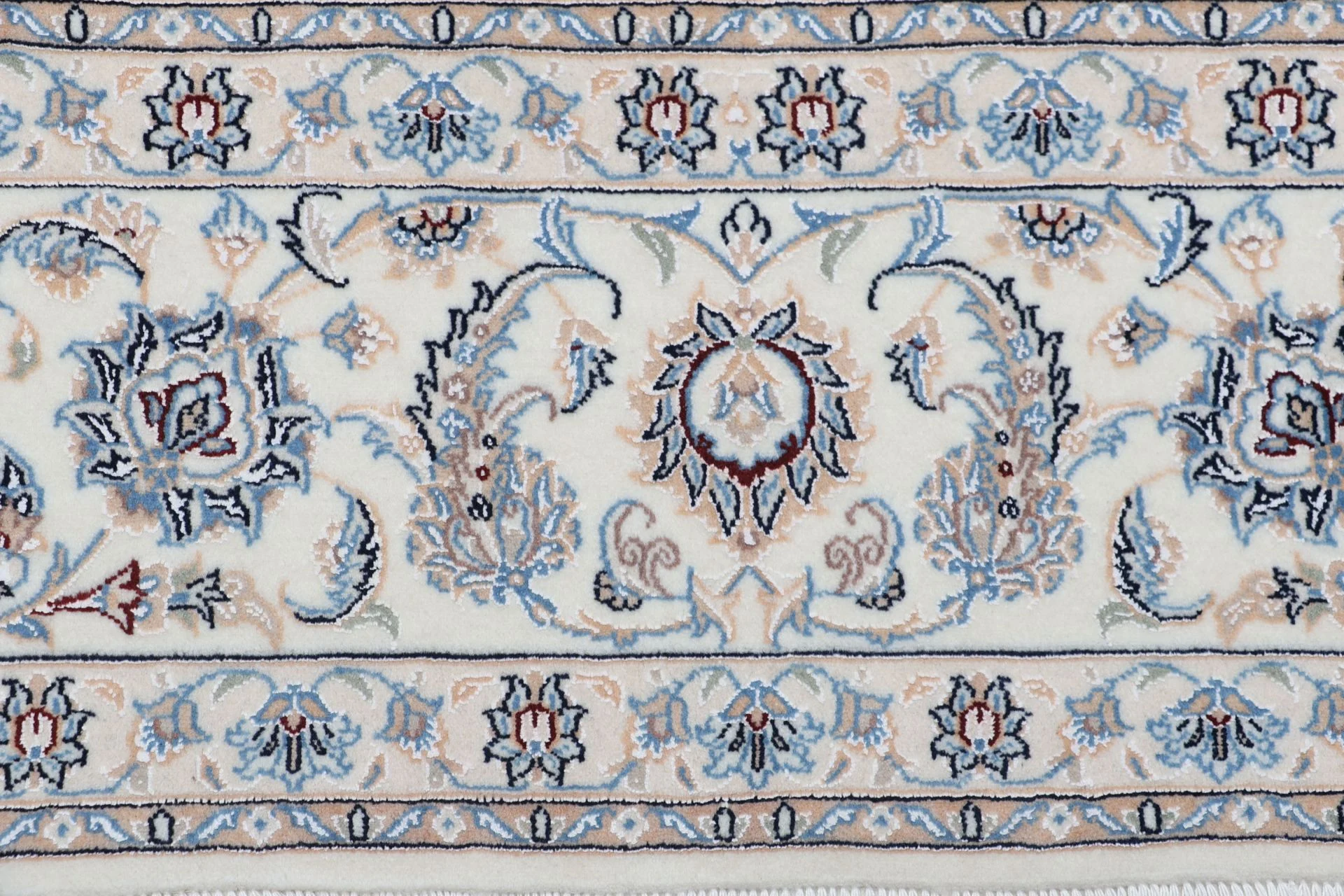 Nain Persian Rug 250 × 350 cm in Wool & Silk, hand-knotted - Image 8