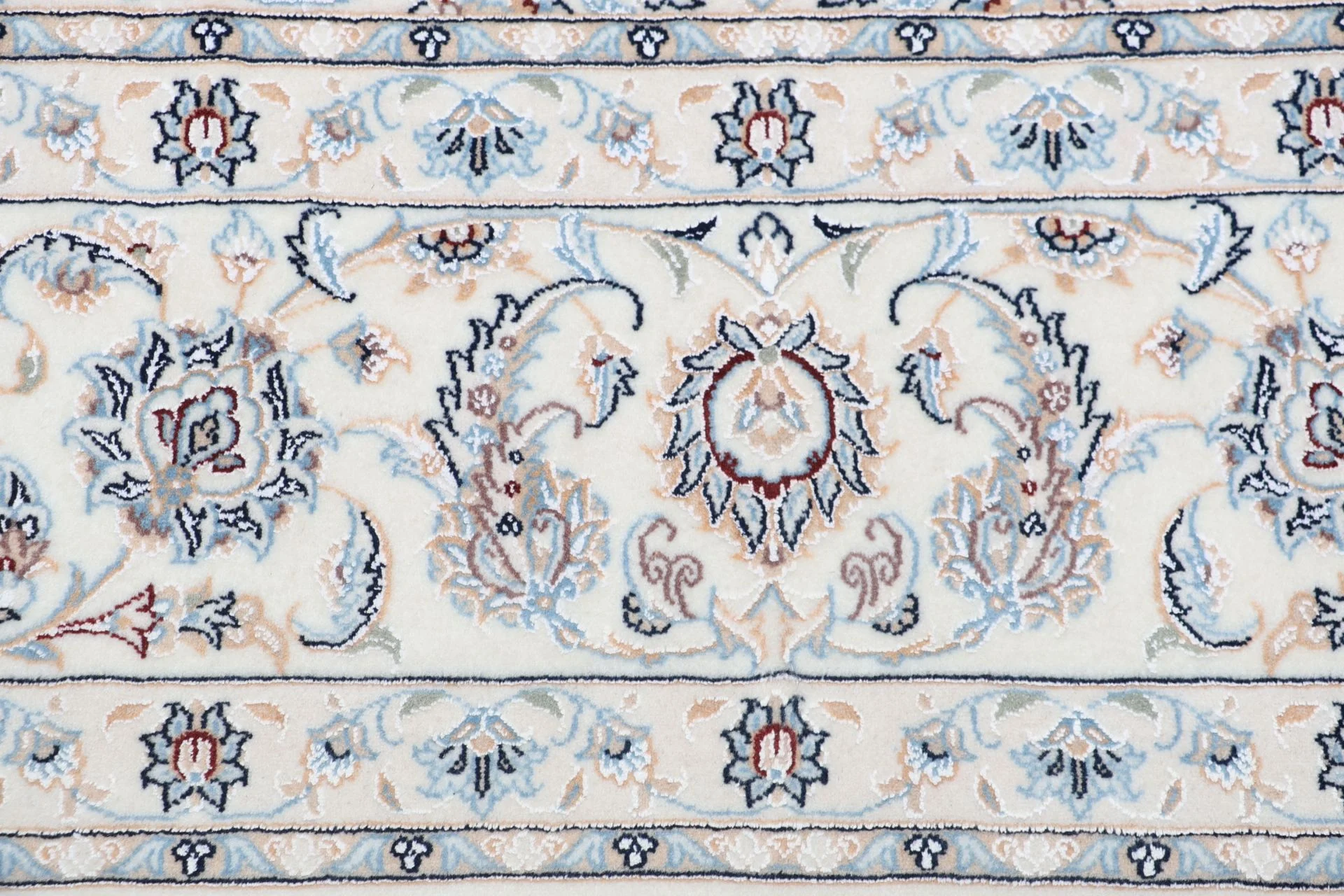 Wool & Silk Nain Persian Rug 247 × 350 cm, hand-knotted - Image 8