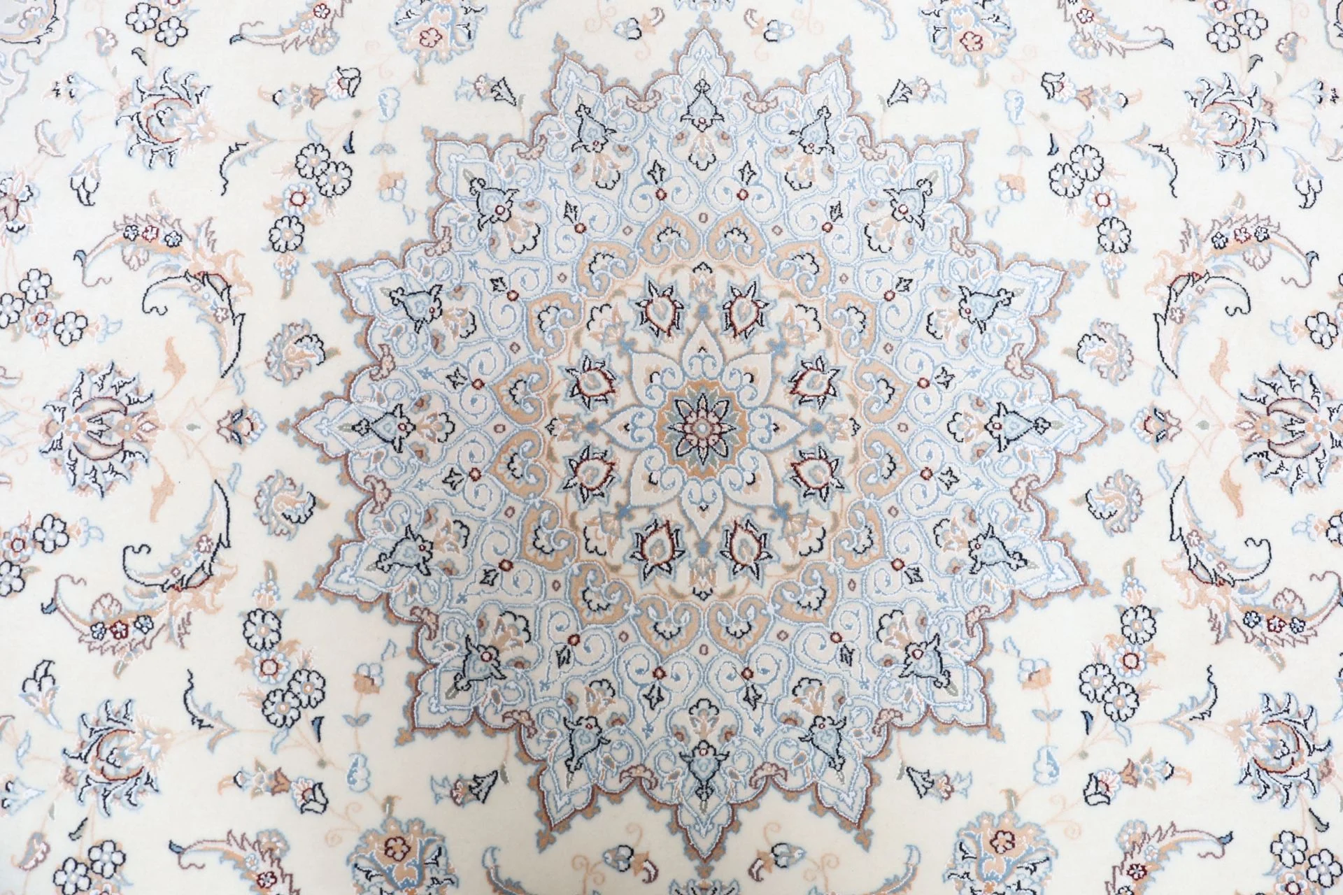 Wool & Silk Nain Persian Rug 247 × 350 cm, hand-knotted - Image 9