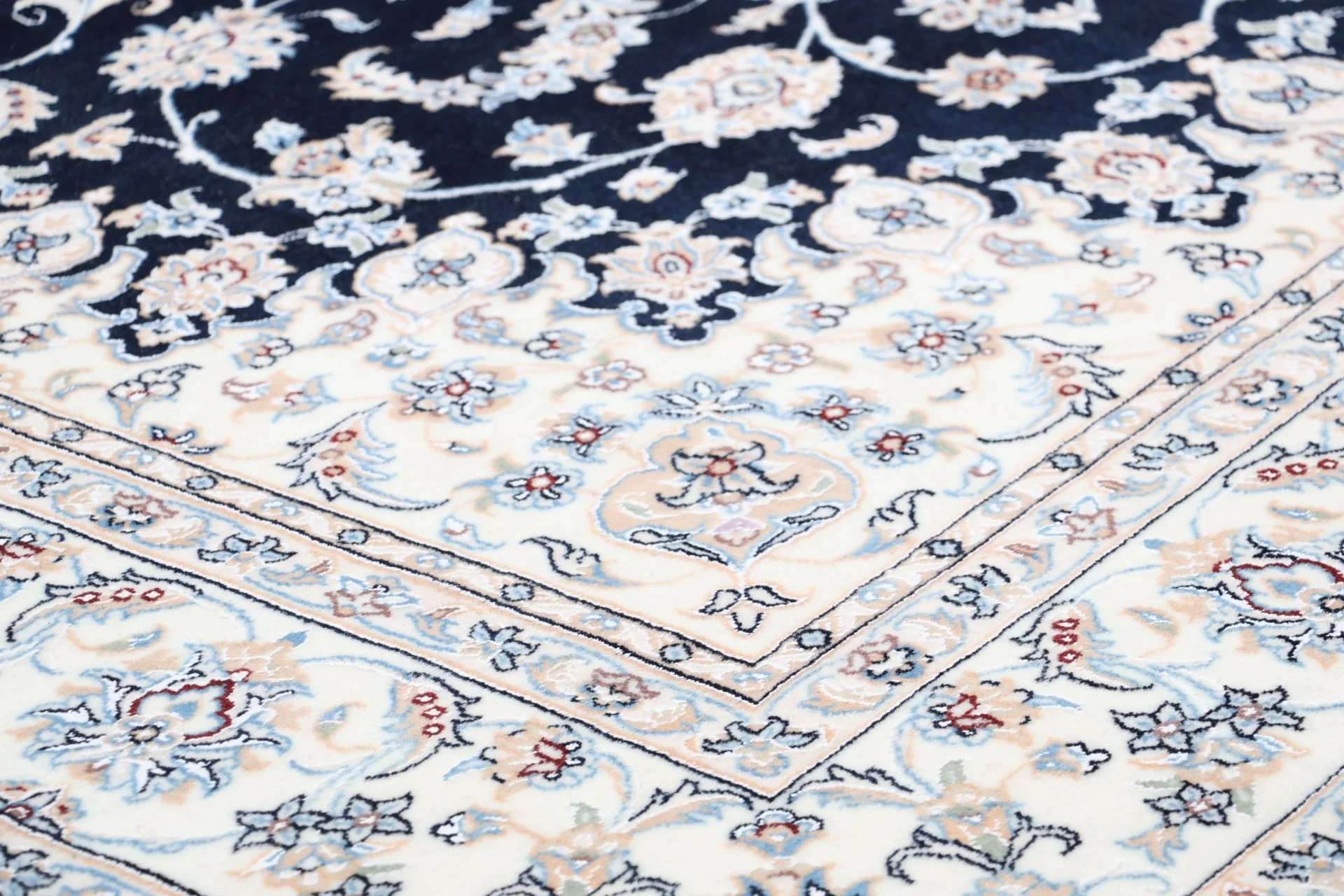 Hand-Knotted Nain Persian Rug, 200 × 310 cm, Wool & Silk - Image 5