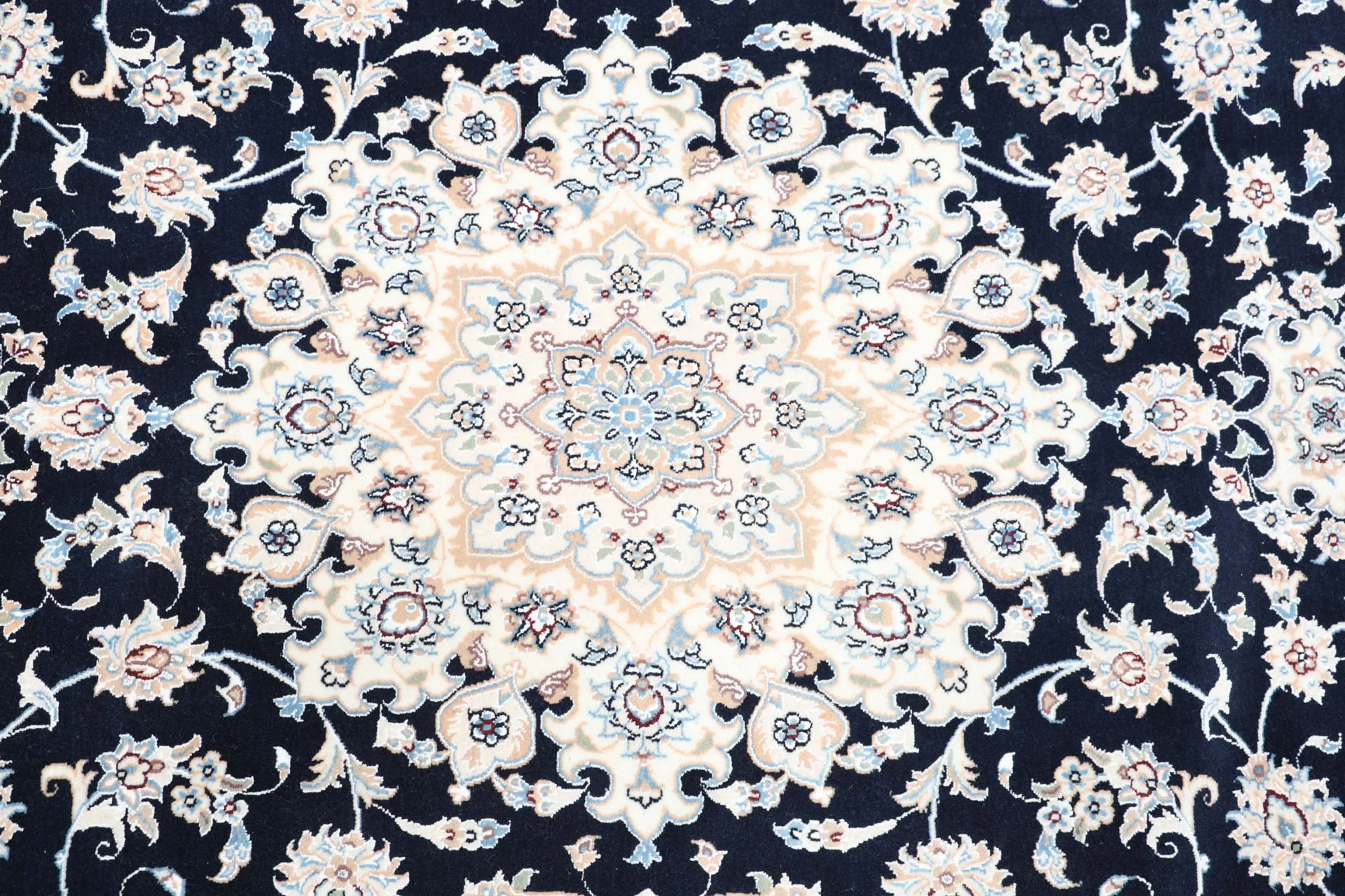 Hand-Knotted Nain Persian Rug, 200 × 310 cm, Wool & Silk - Image 9