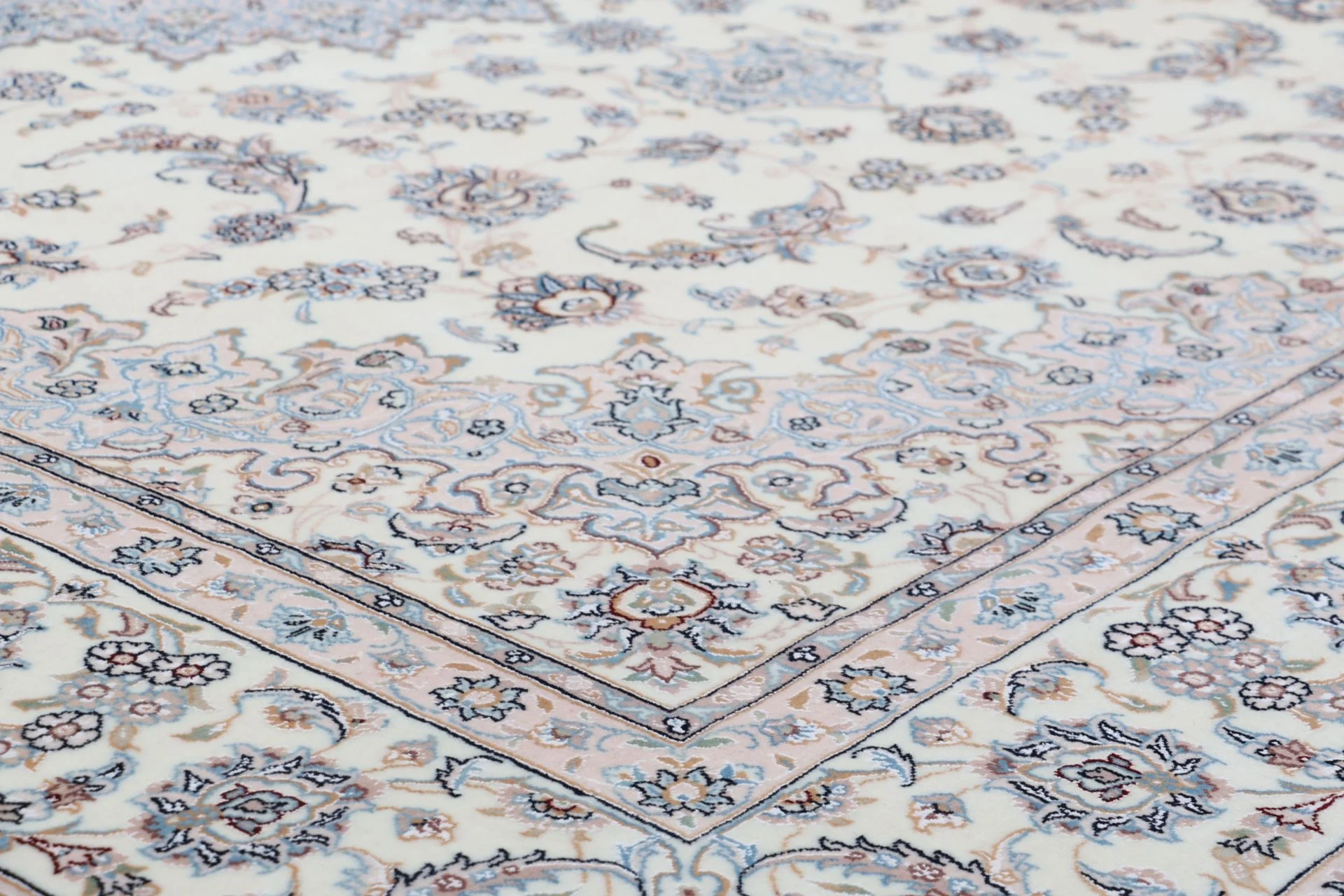 Hand-Knotted Nain Persian Rug, 253 × 345 cm, Wool & Silk - Image 5