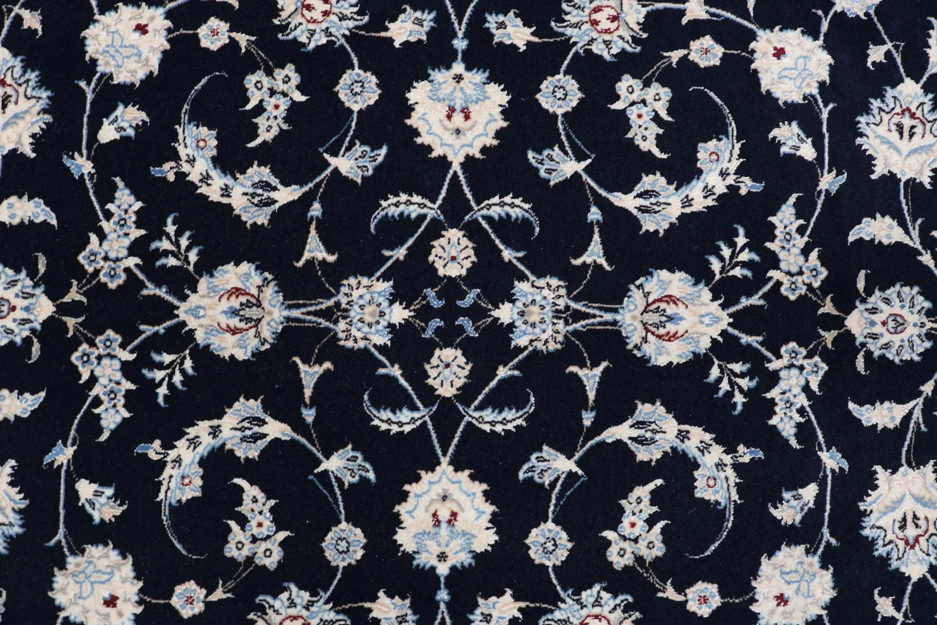 Wool & Silk Nain Persian Rug 224 × 270 cm, hand-knotted - Image 9