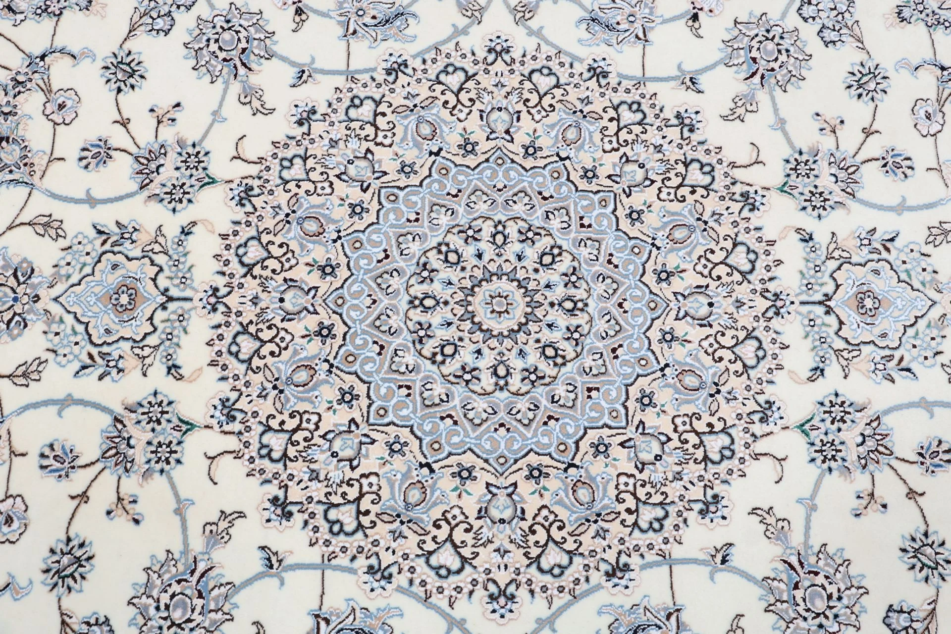 Wool & Silk Nain Persian Rug 248 × 357 cm, hand-knotted - Image 9