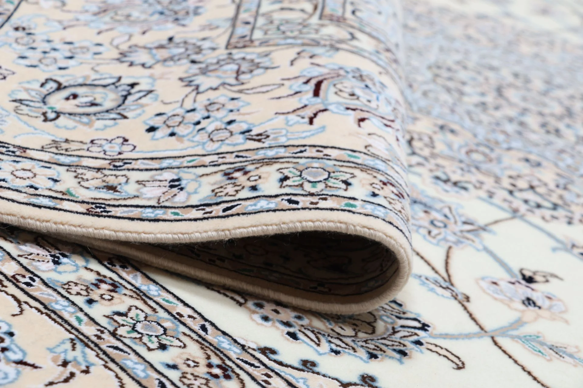 Wool & Silk Nain Persian Rug 248 × 357 cm, hand-knotted - Image 10