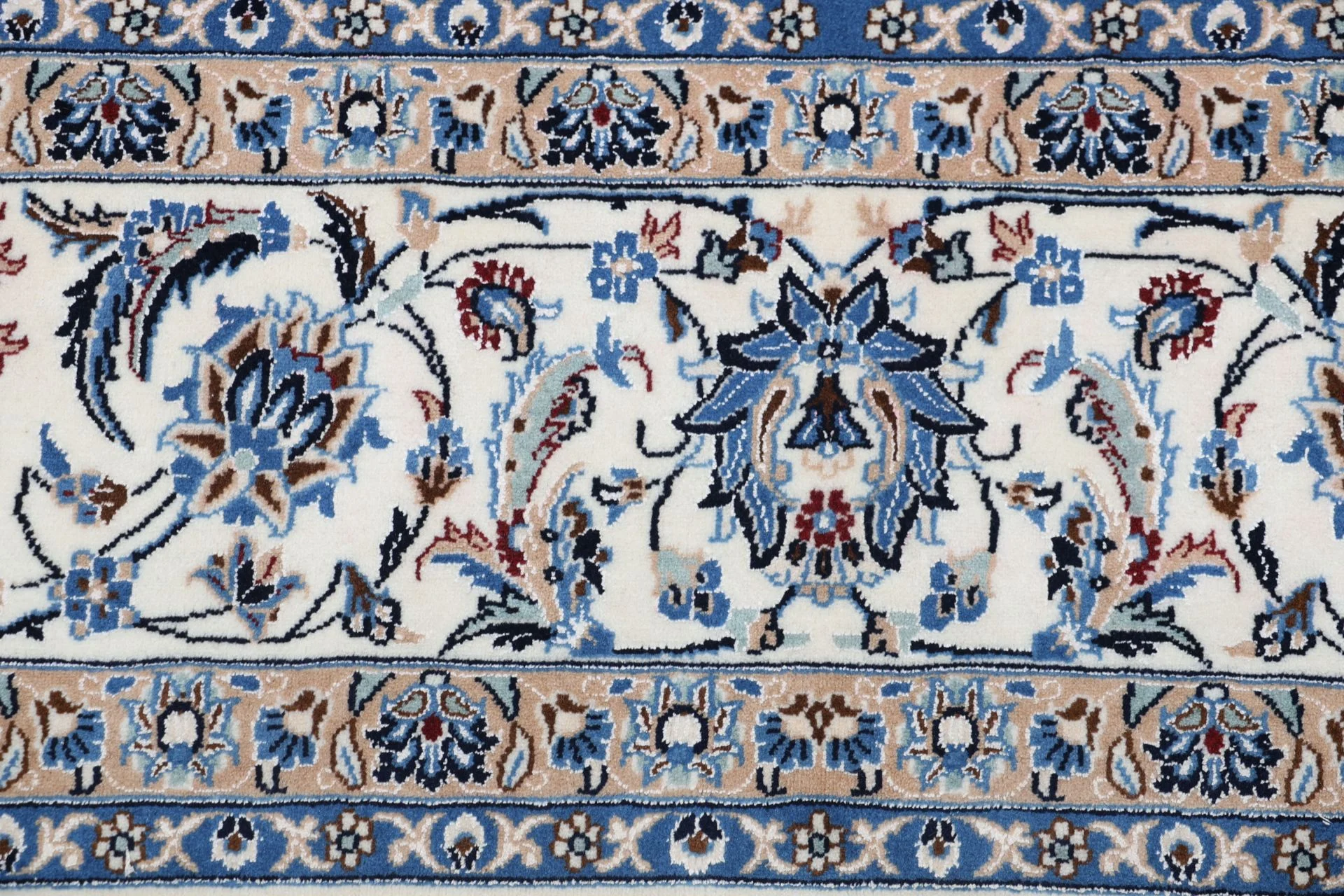 Nain Persian Rug 245 × 344 cm in Wool & Silk, hand-knotted - Image 8