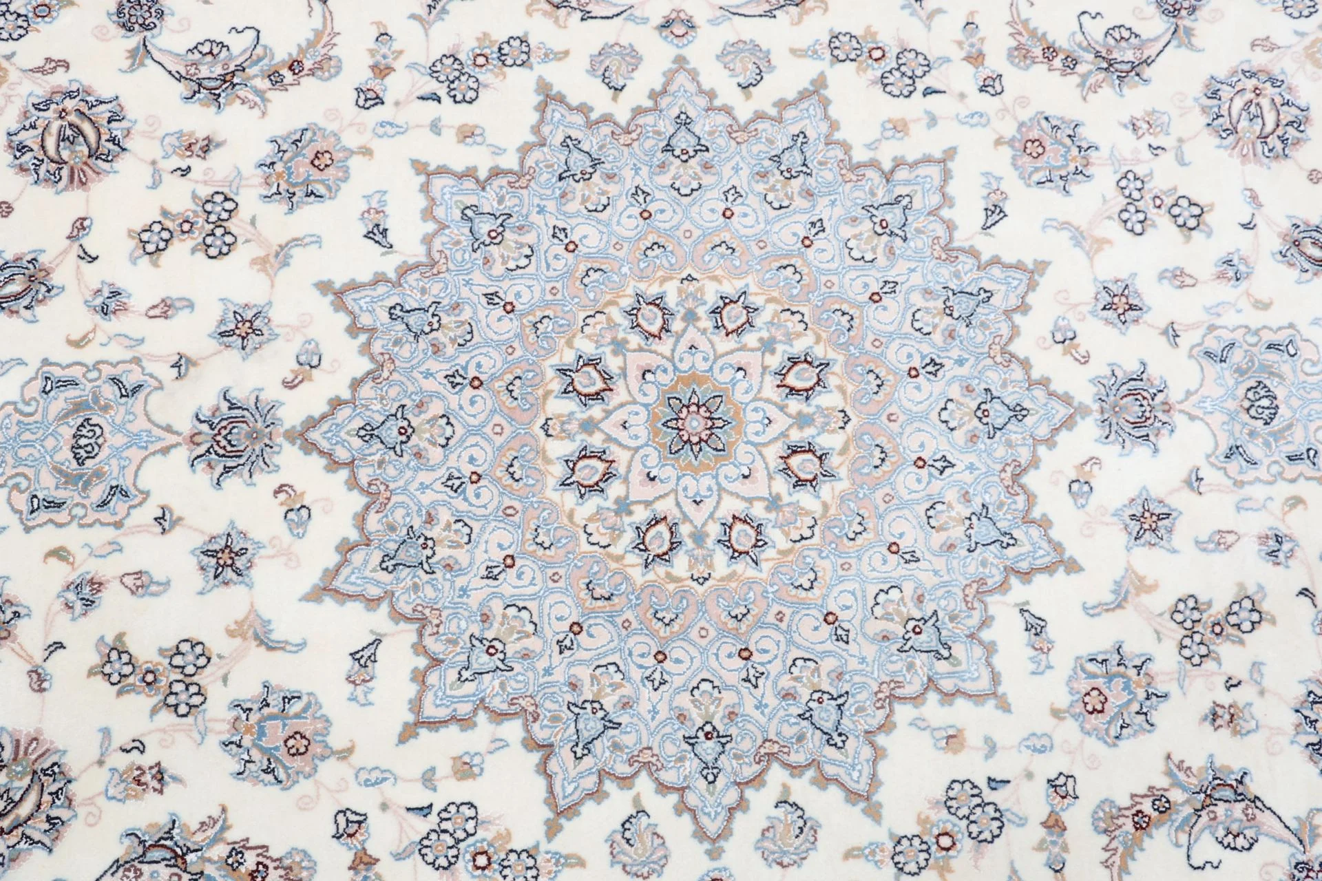 Wool & Silk Nain Persian Rug 255 × 366 cm, hand-knotted - Image 9