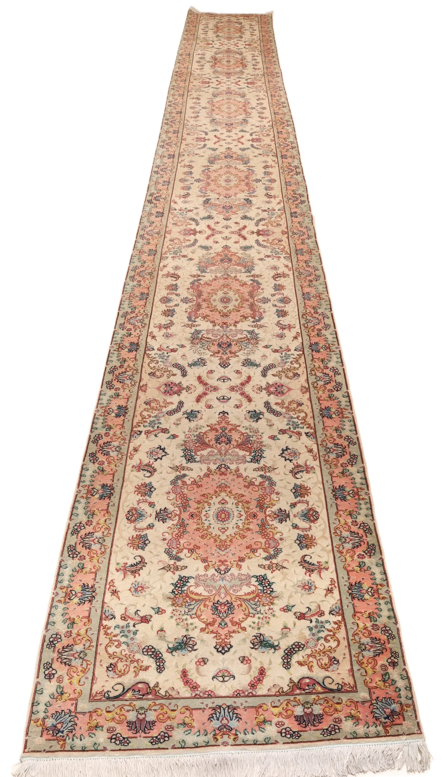 Tabriz Persian Rug 680 × 85 cm in Wool & Silk, hand-knotted - Image 6