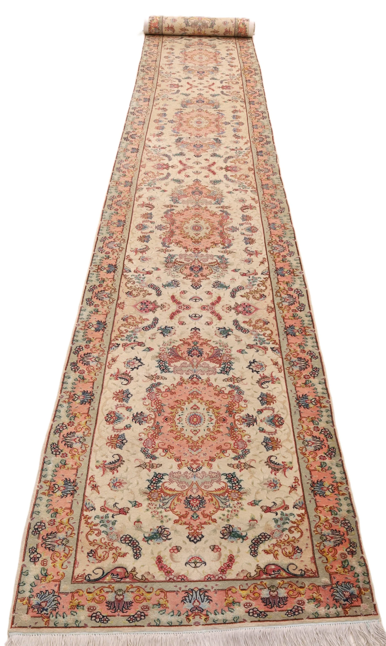 Tabriz Persian Rug 680 × 85 cm in Wool & Silk, hand-knotted - Image 9