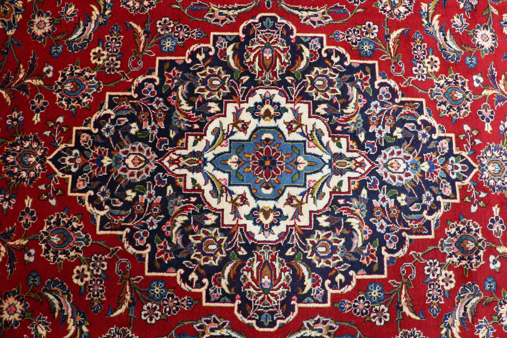 Kashan Persian Rug 245 × 340 cm in Wool, hand-knotted - Image 9